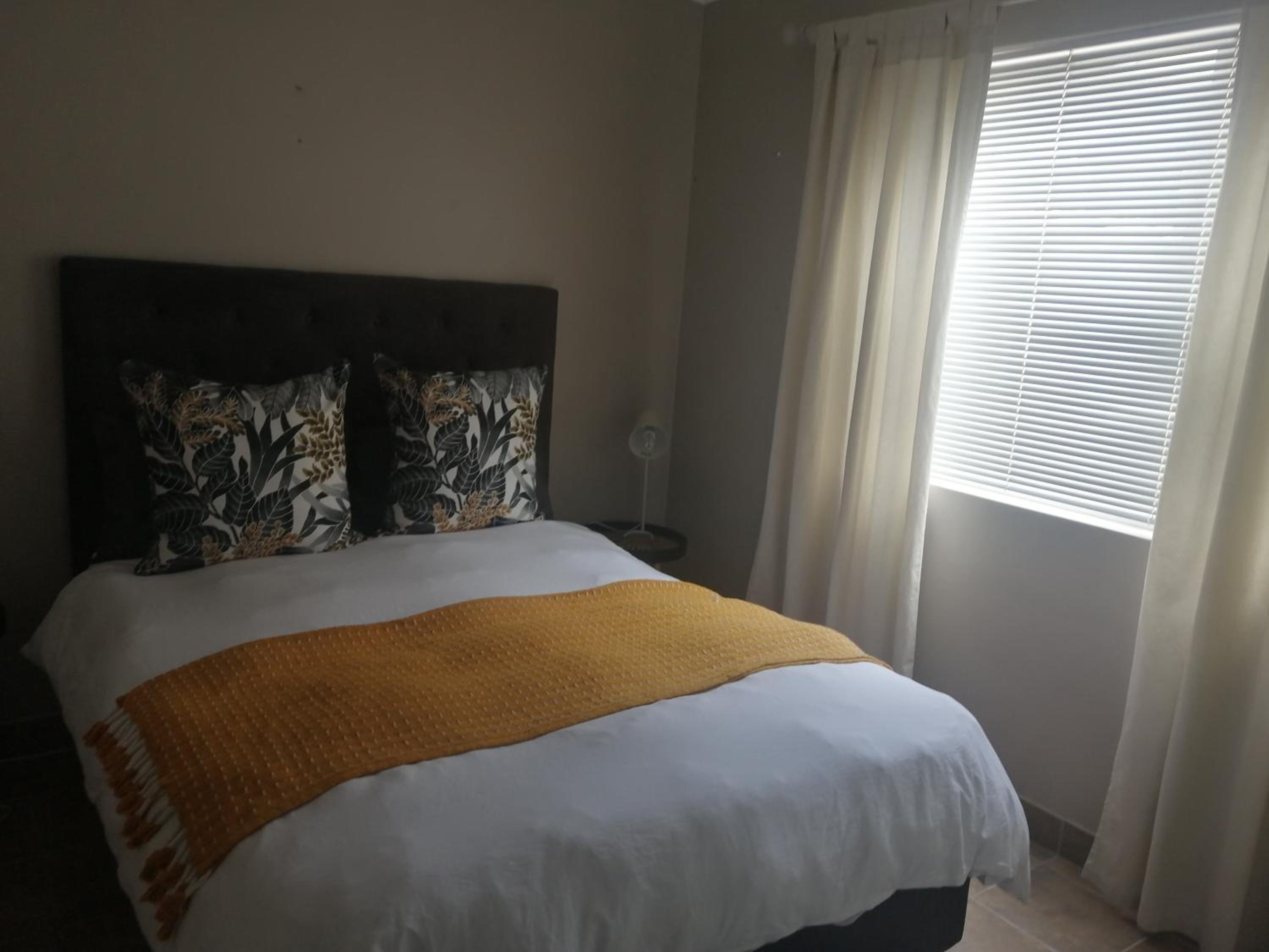 Two-Bedroom House - Photo 3