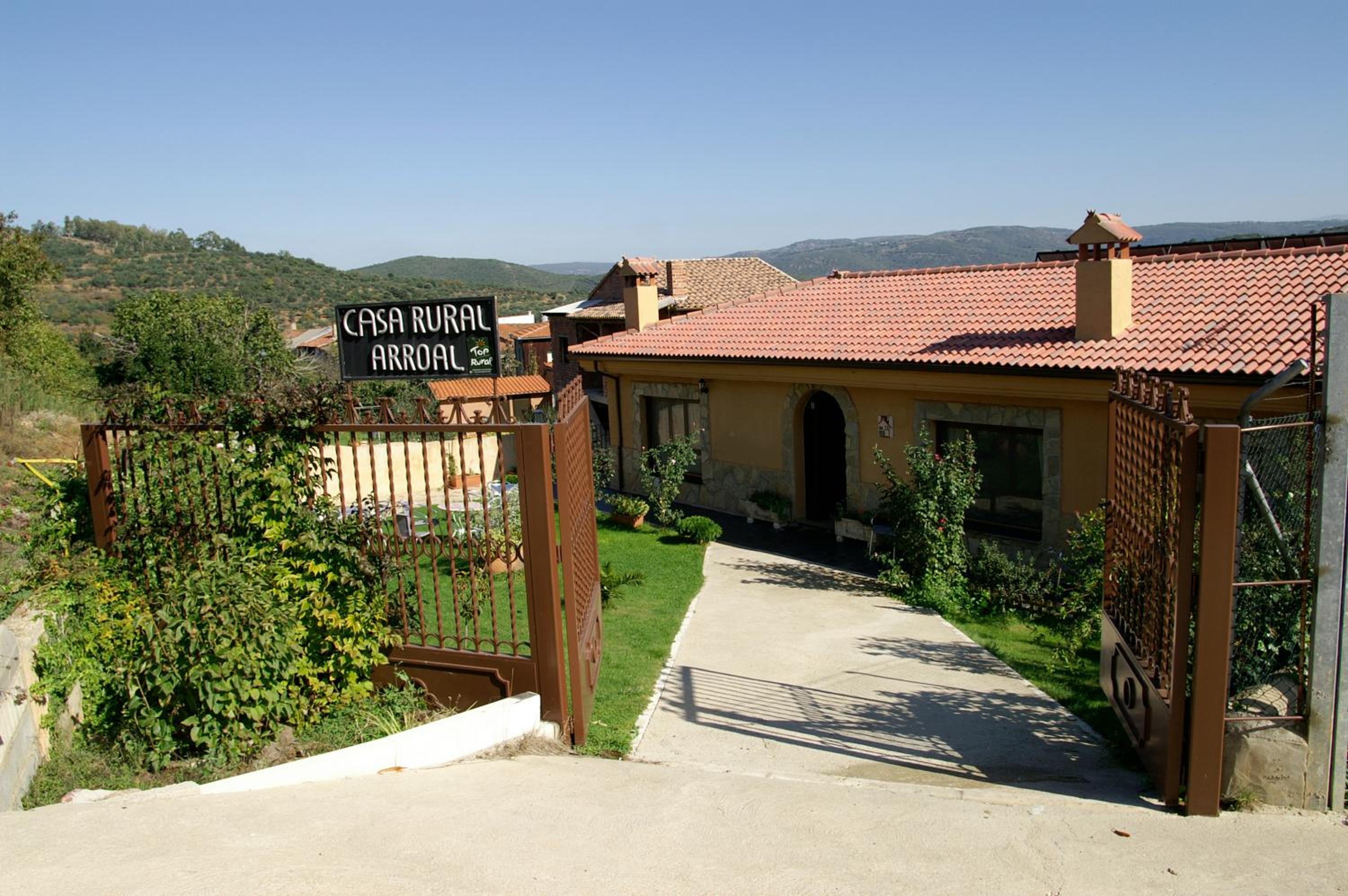 Three-Bedroom Holiday home I photo 2