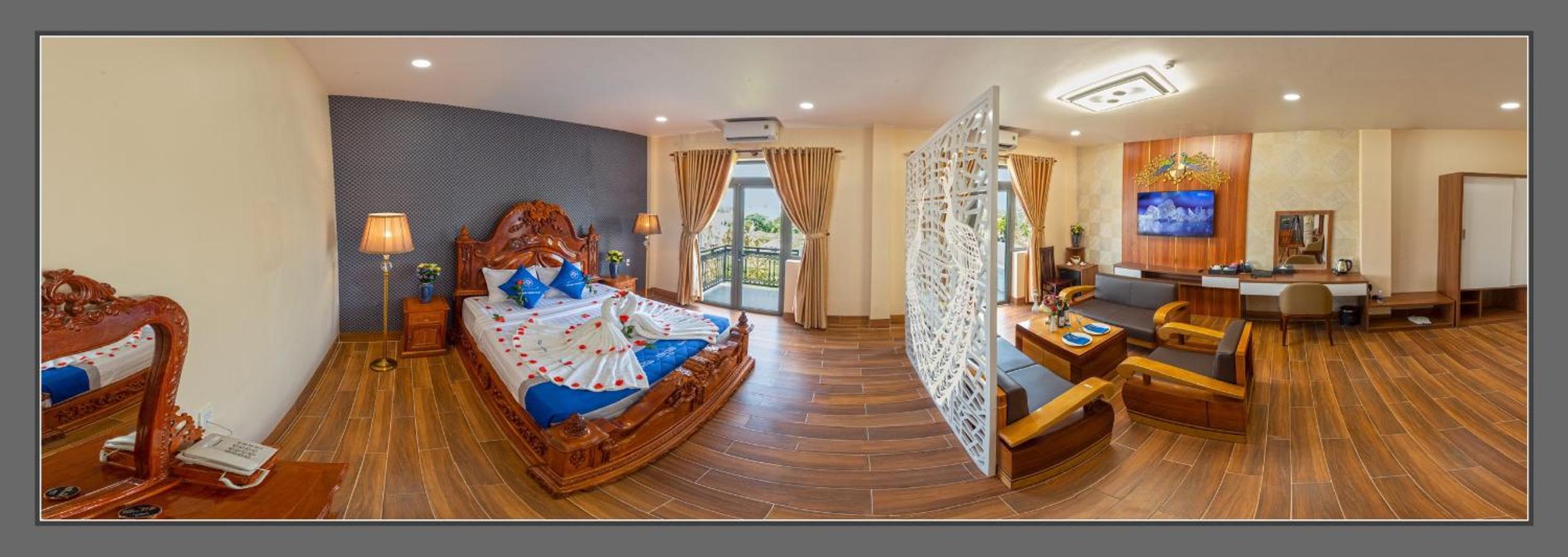 Deluxe King Suite