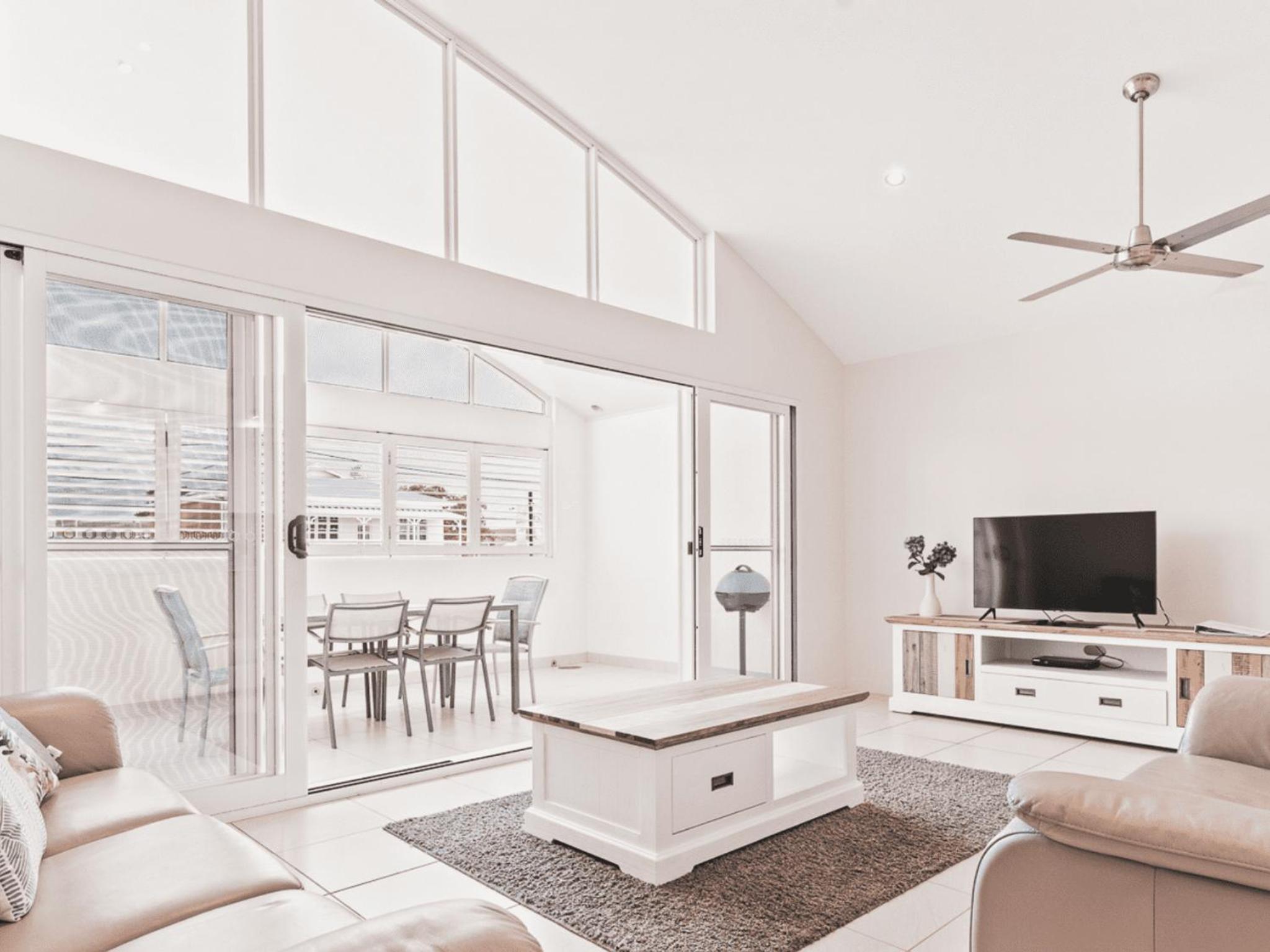 Apartment with Balcony photo 3