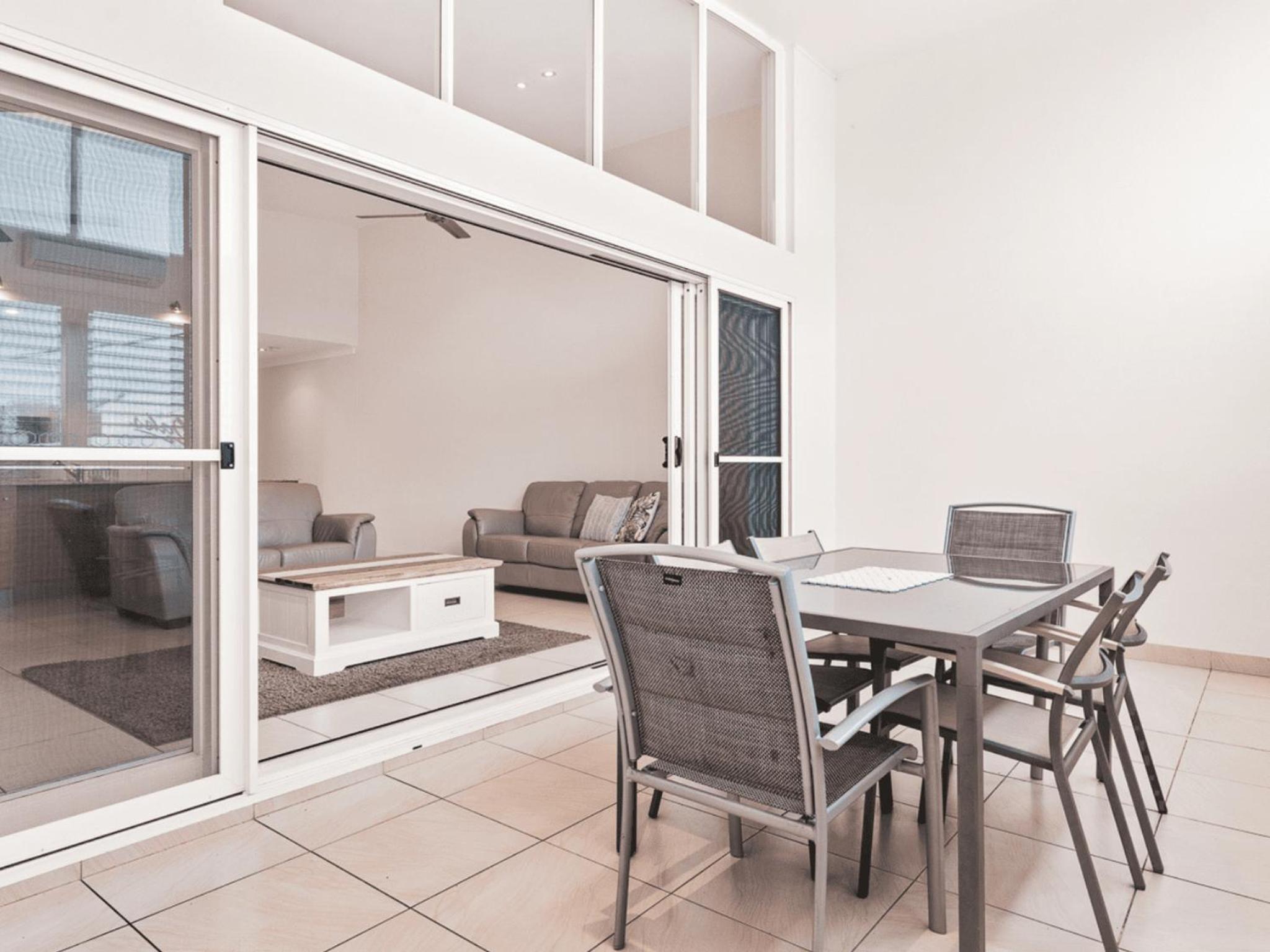 Apartment with Balcony photo 2