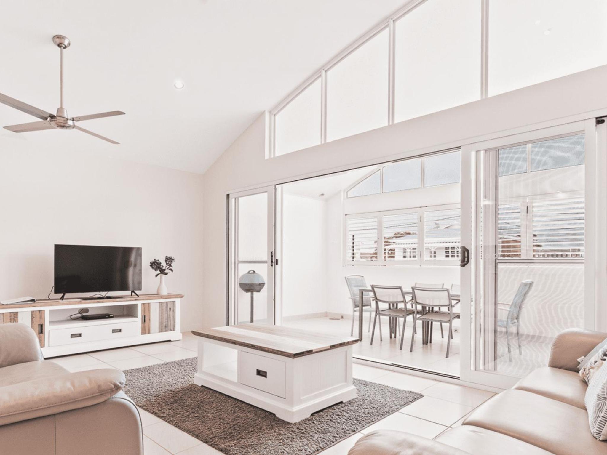 Apartment with Balcony photo 1