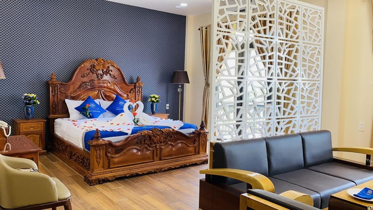 Deluxe King Suite photo 3