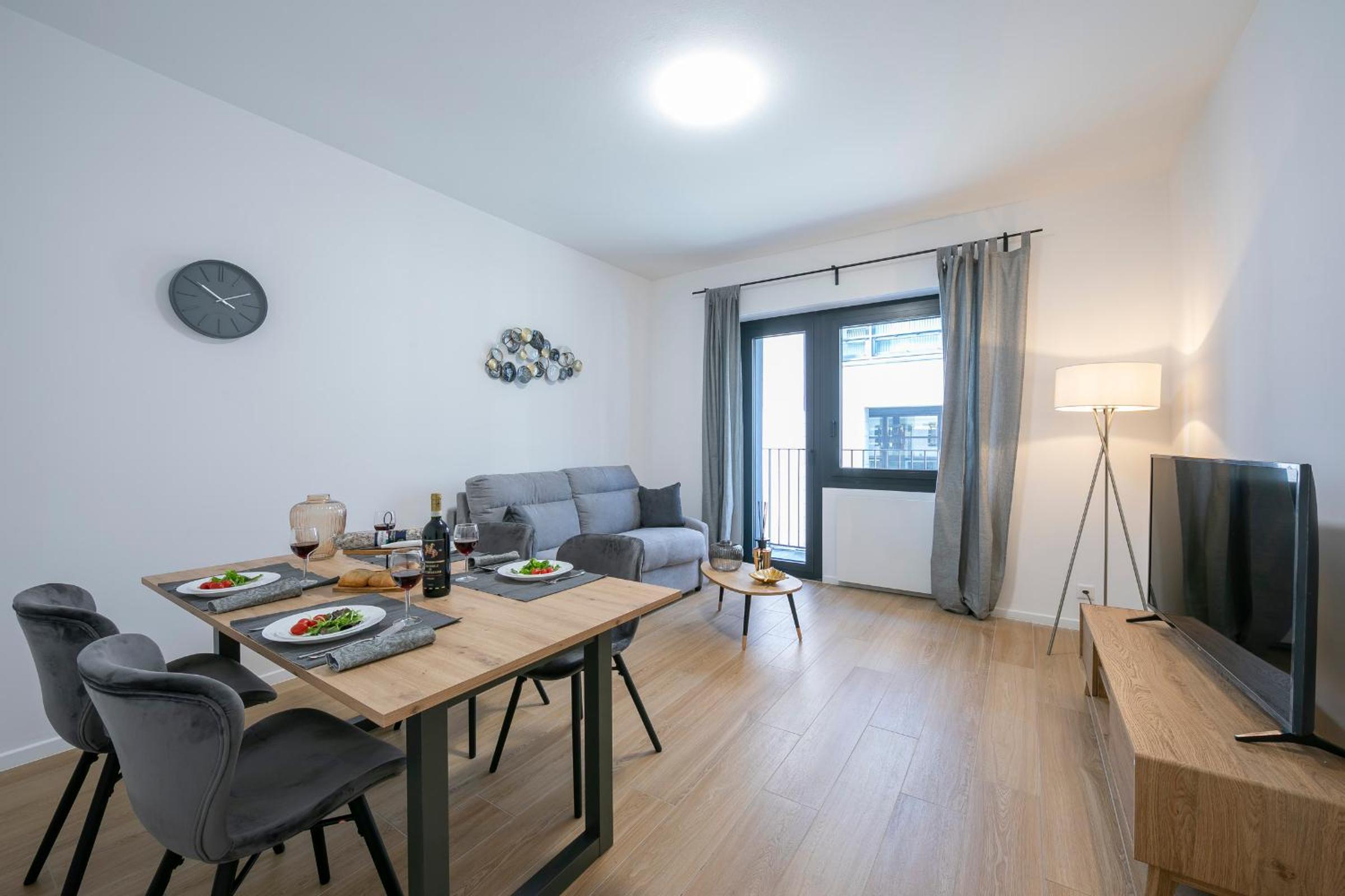 Apartment with Balcony photo 1