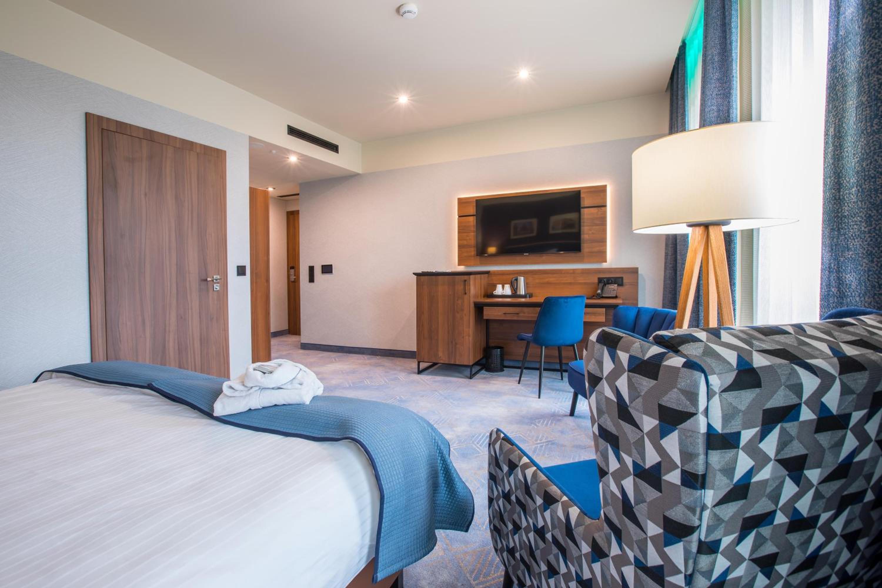Deluxe Double or Twin Room - Photo 3