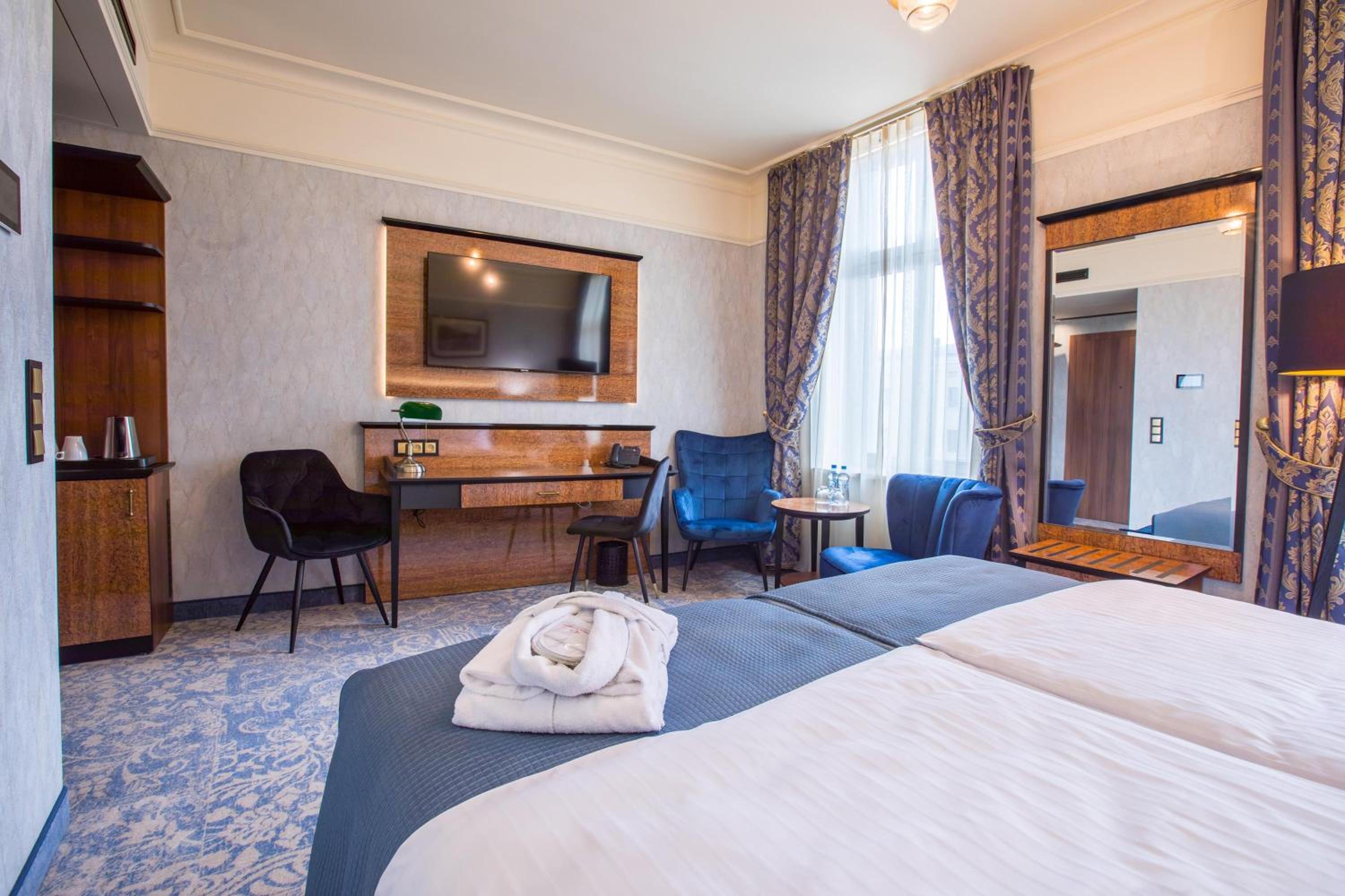 Deluxe Classic Double or Twin Room - Photo 6
