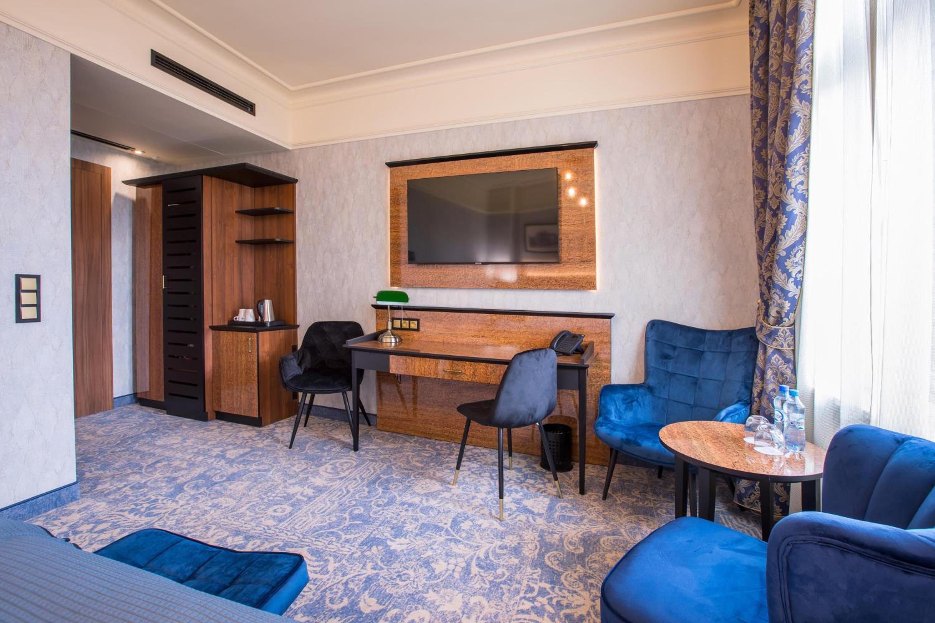 Deluxe Classic Double or Twin Room - Photo 3