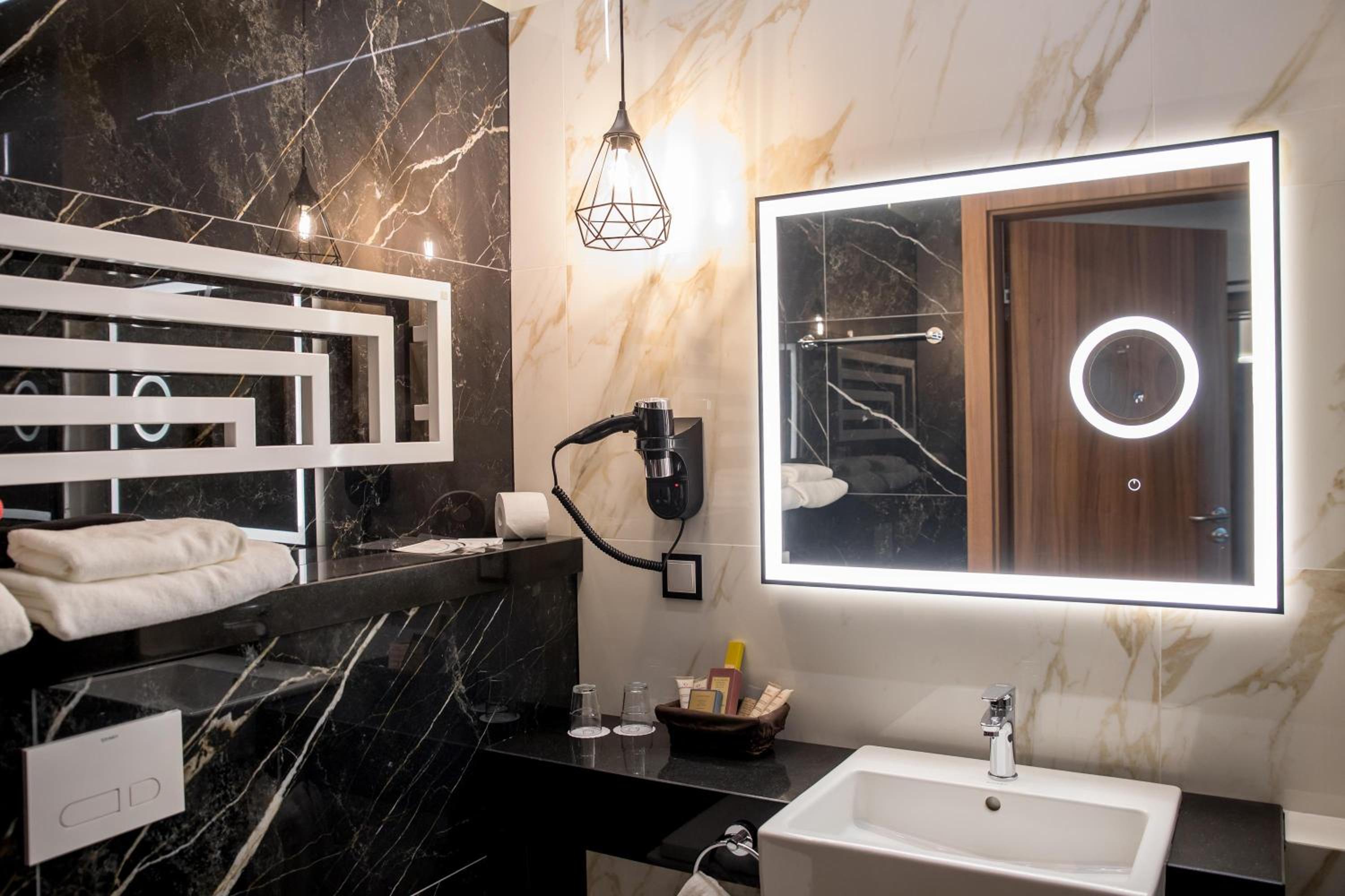 Superior Double or Twin Room - Photo 6