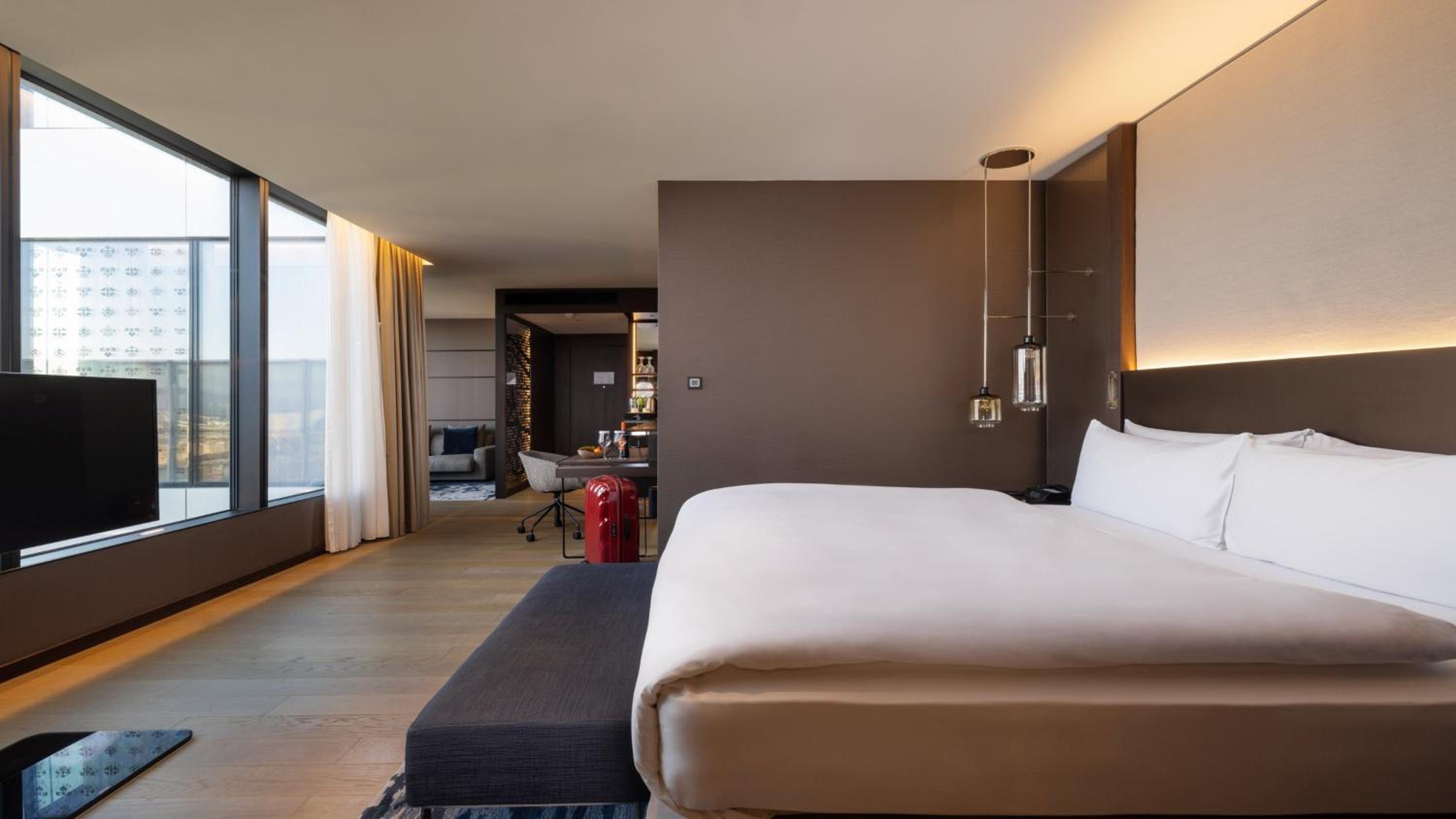Junior King Suite photo 3