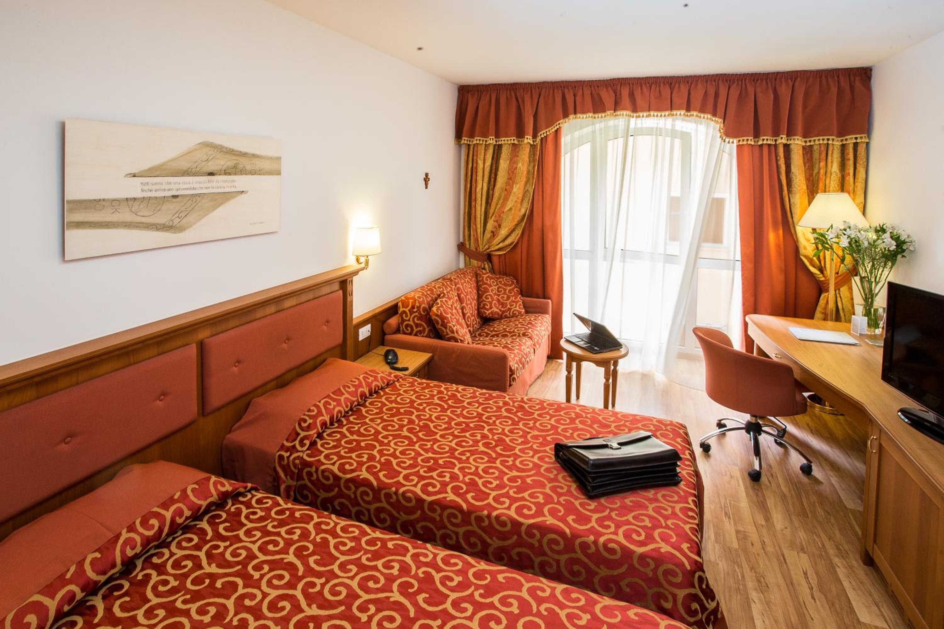 Quadruple Room - Photo 1