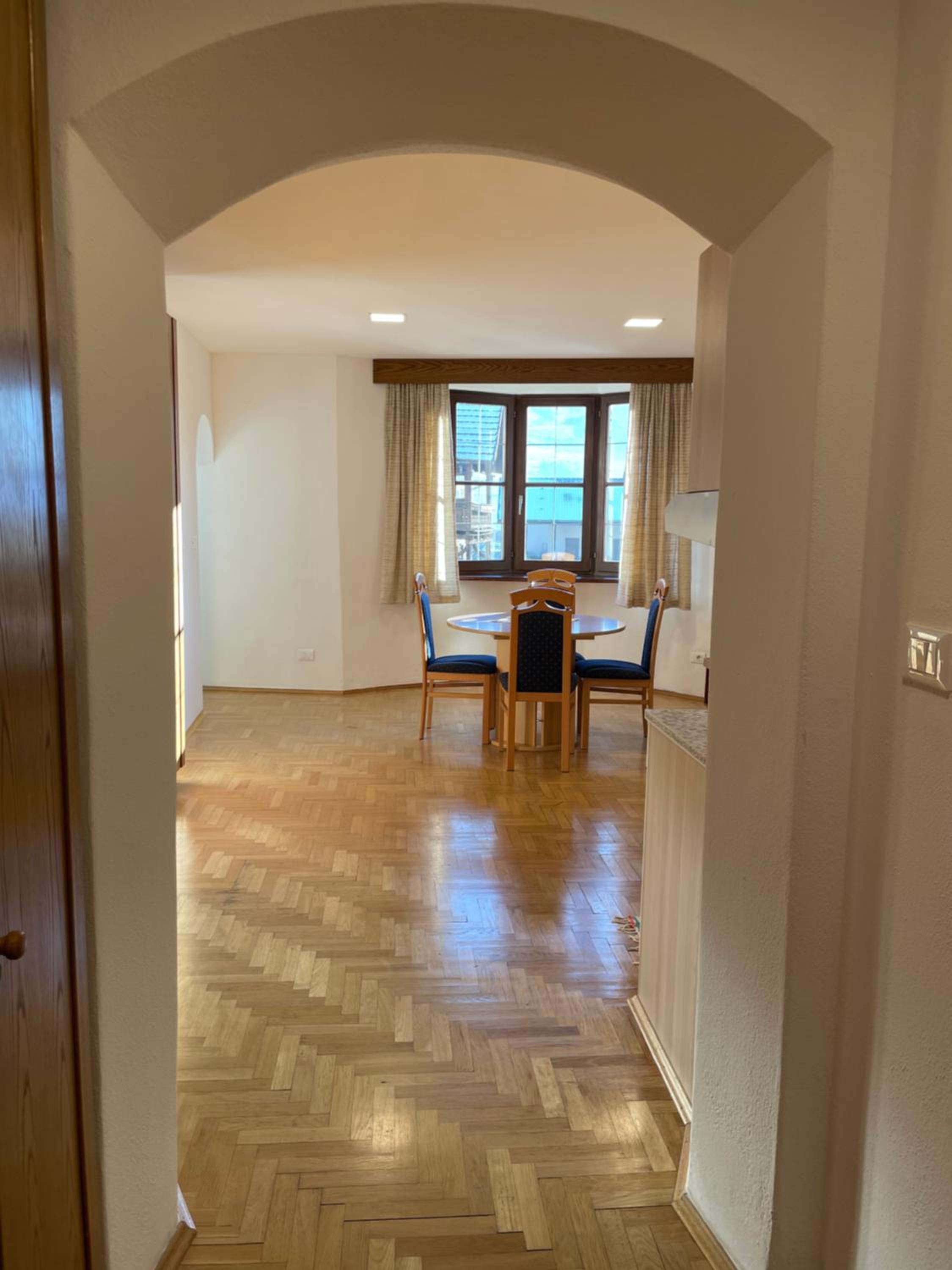 Apartment with Mountain View - Photo 5