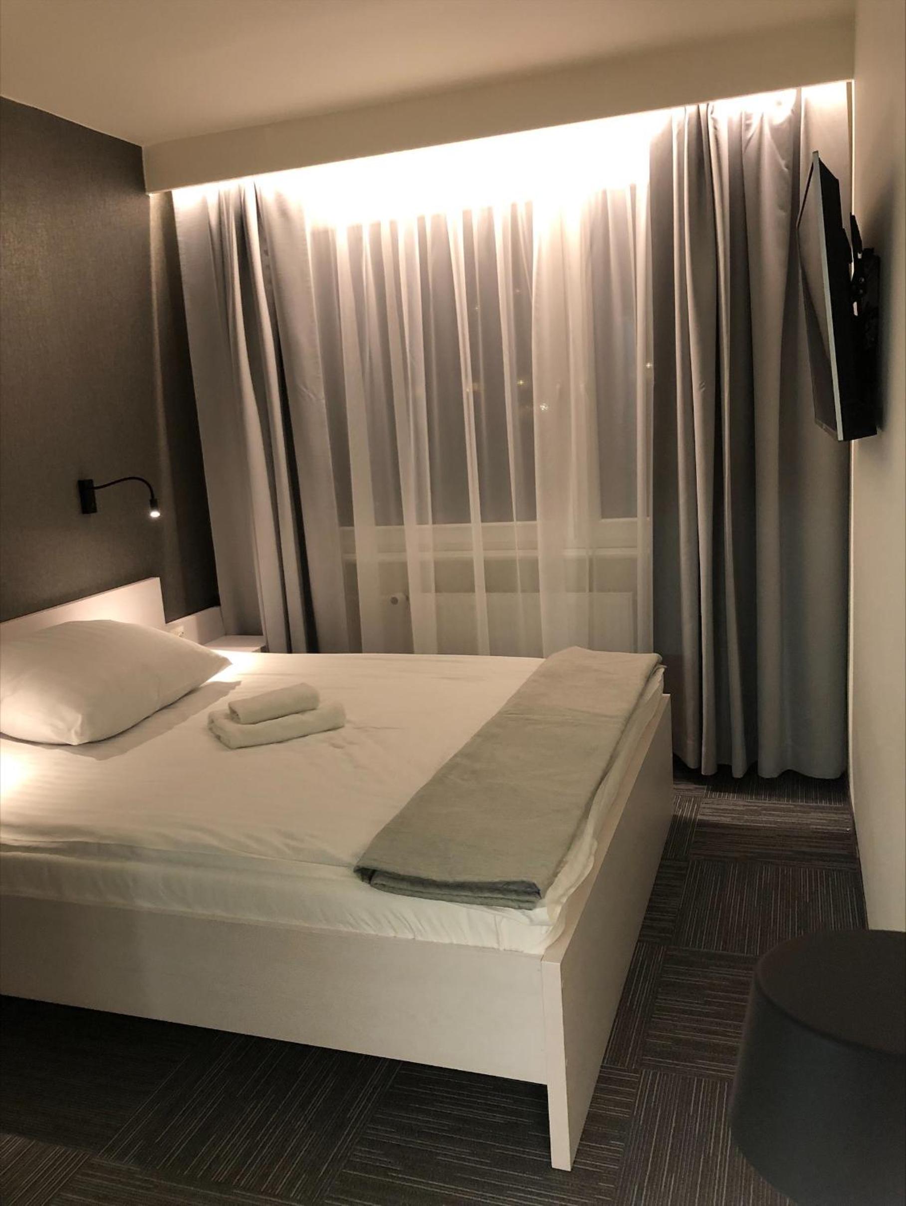 Small Double Room - Photo 7