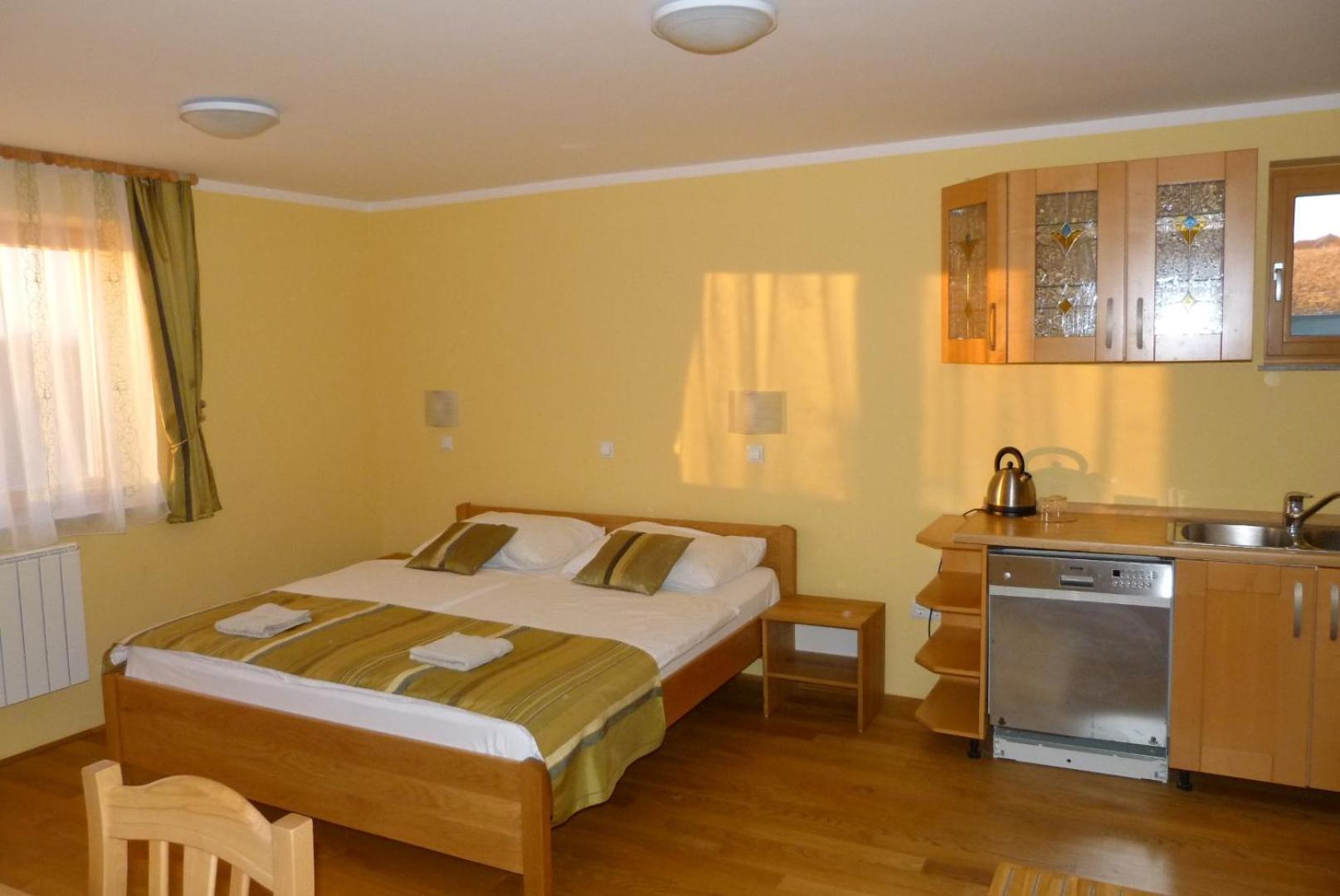 One-Bedroom Apartment with Balcony photo 2