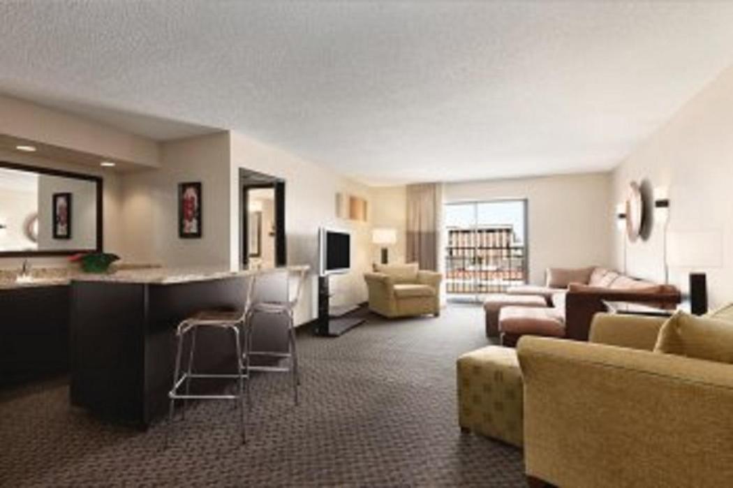 One-Bedroom Executive King Suite - Photo 3