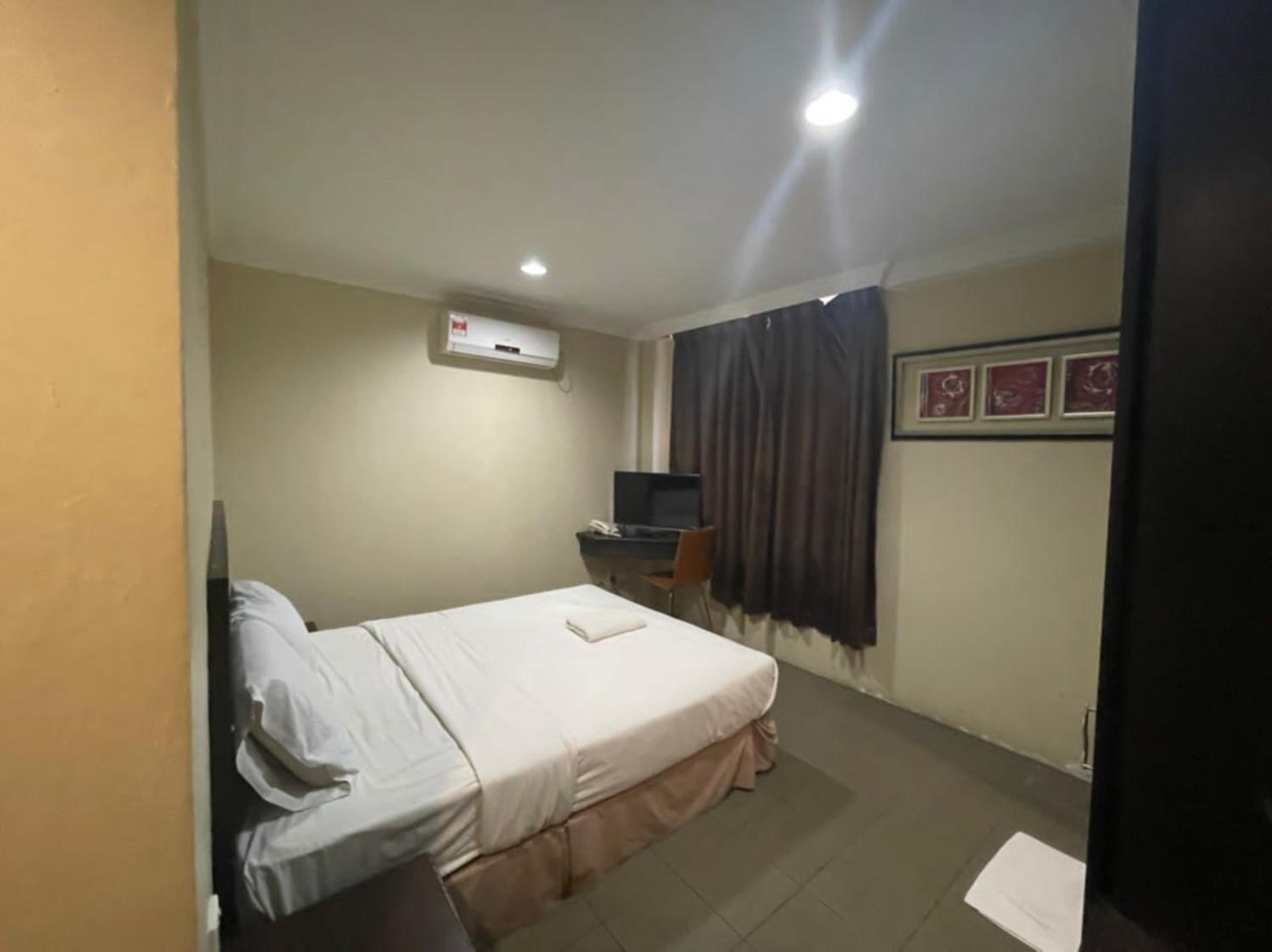 Deluxe Queen Room