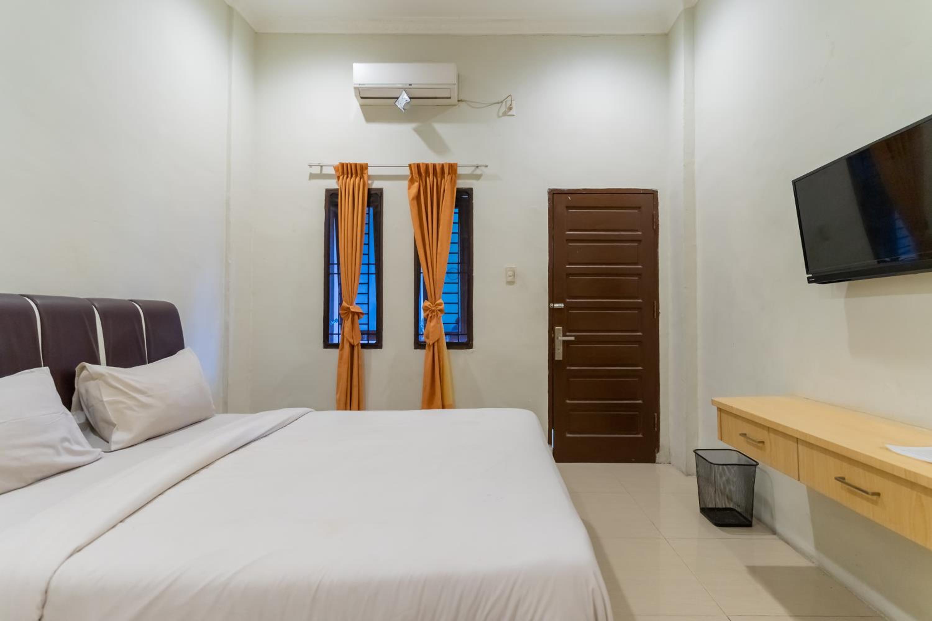 Standard Double Room - Photo 9