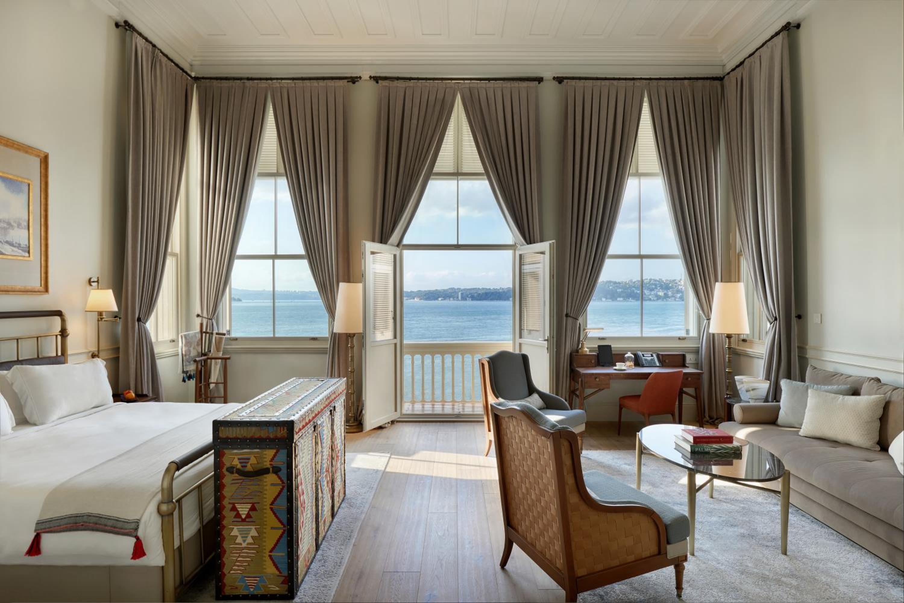 Bosphorus Suite with Balcony photo 1