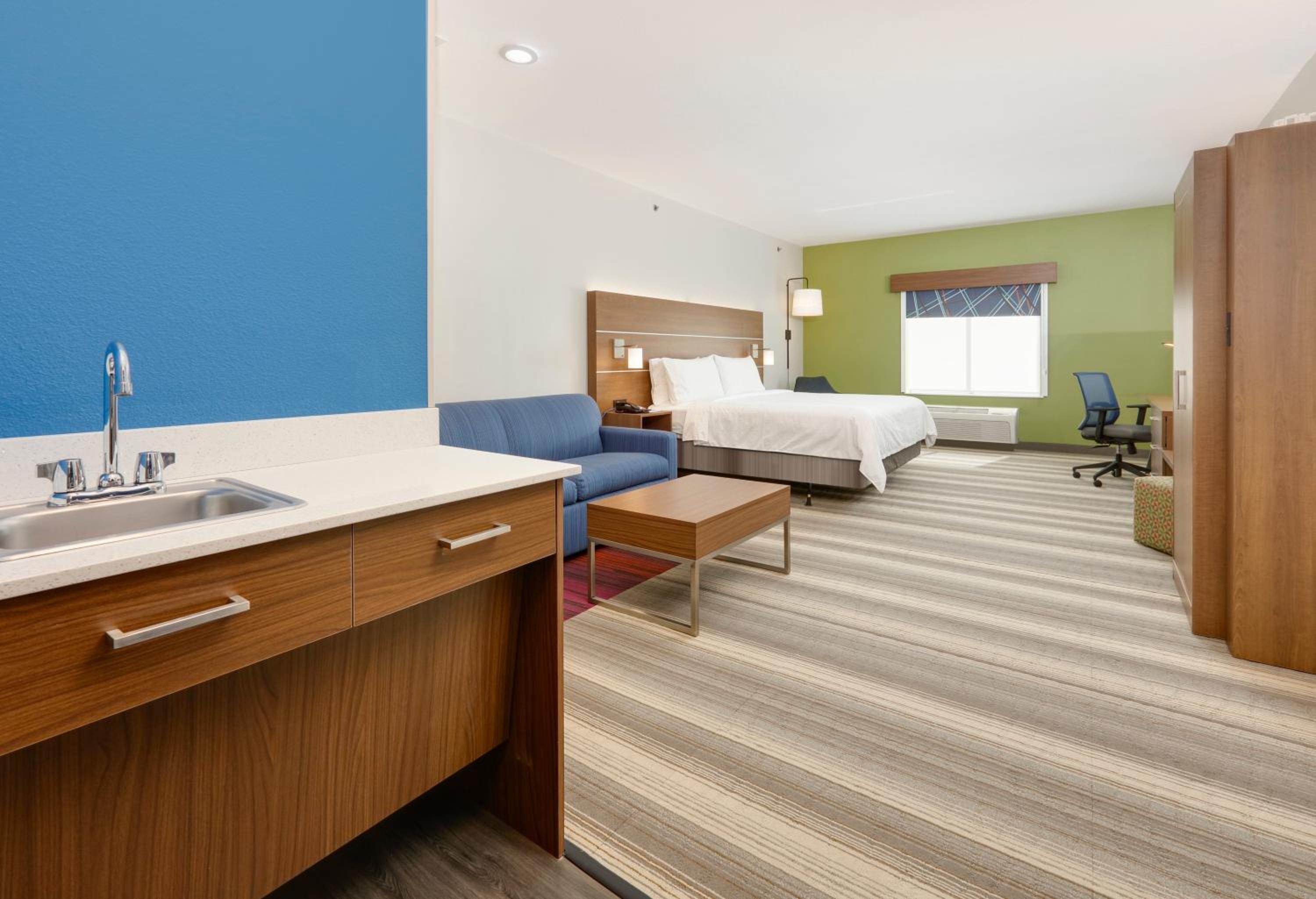 King Suite with Sofa Bed - Hearing Accessible - Photo 3