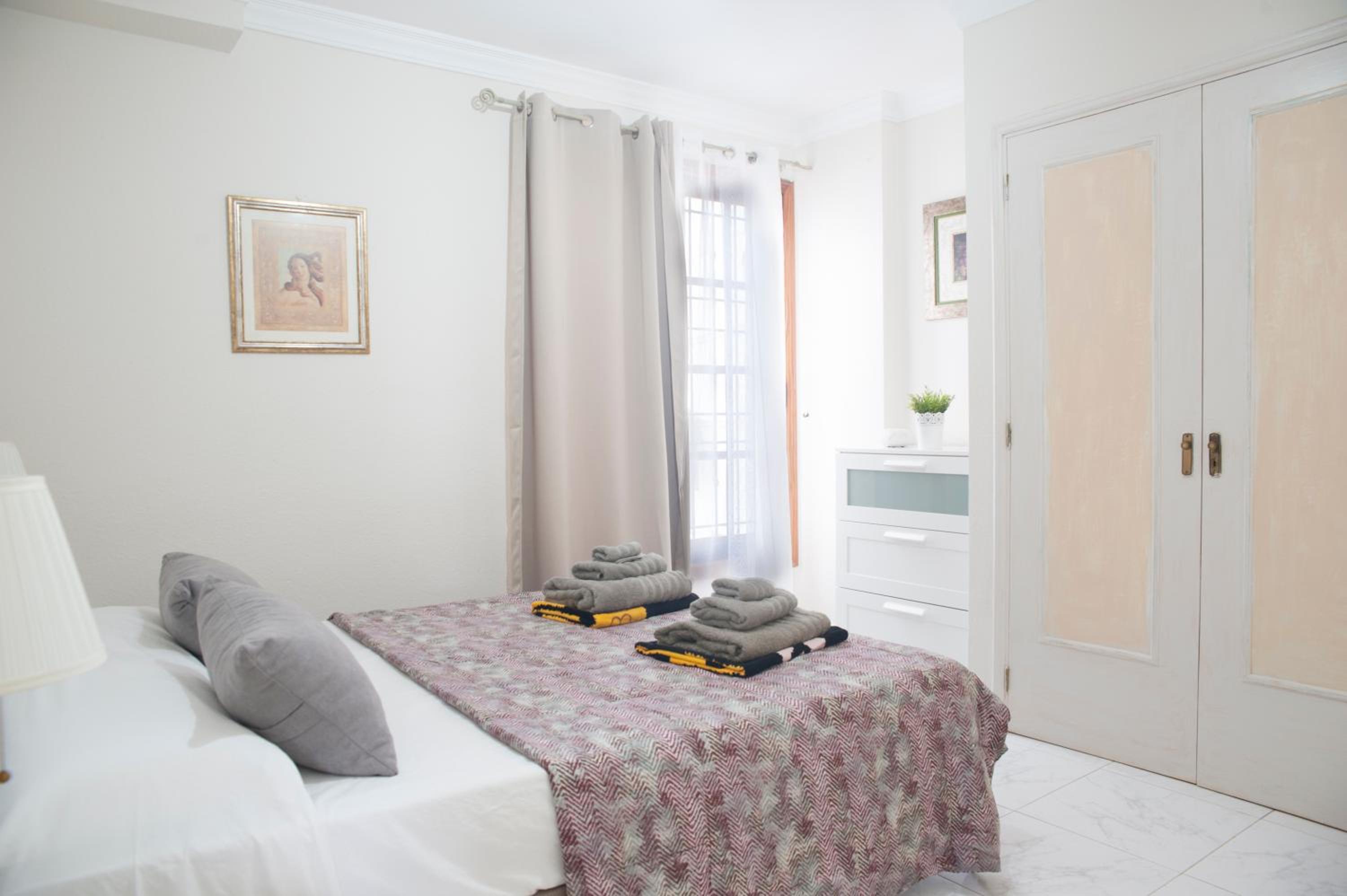 One-Bedroom Apartment photo 1