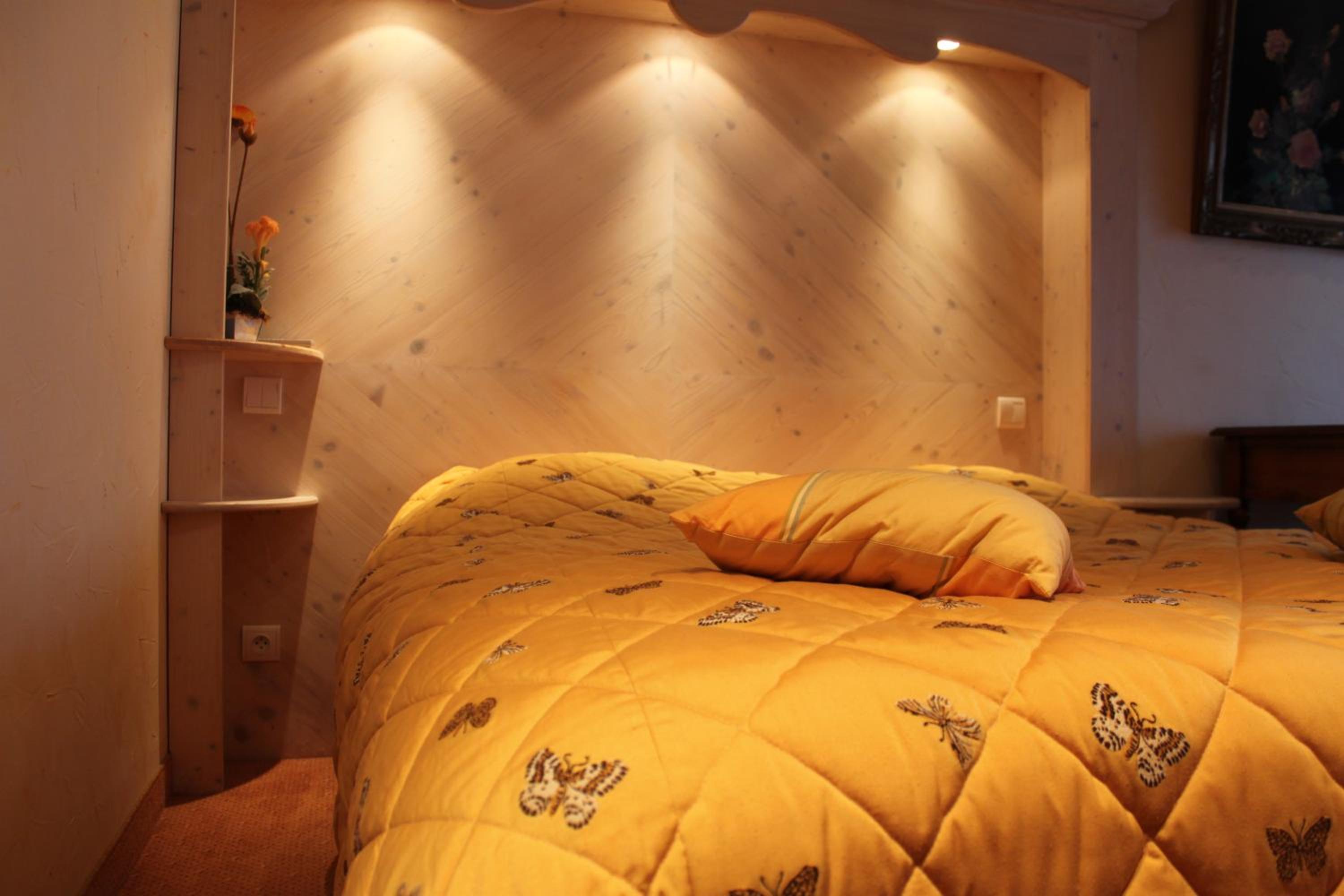 Suite - Photo 1