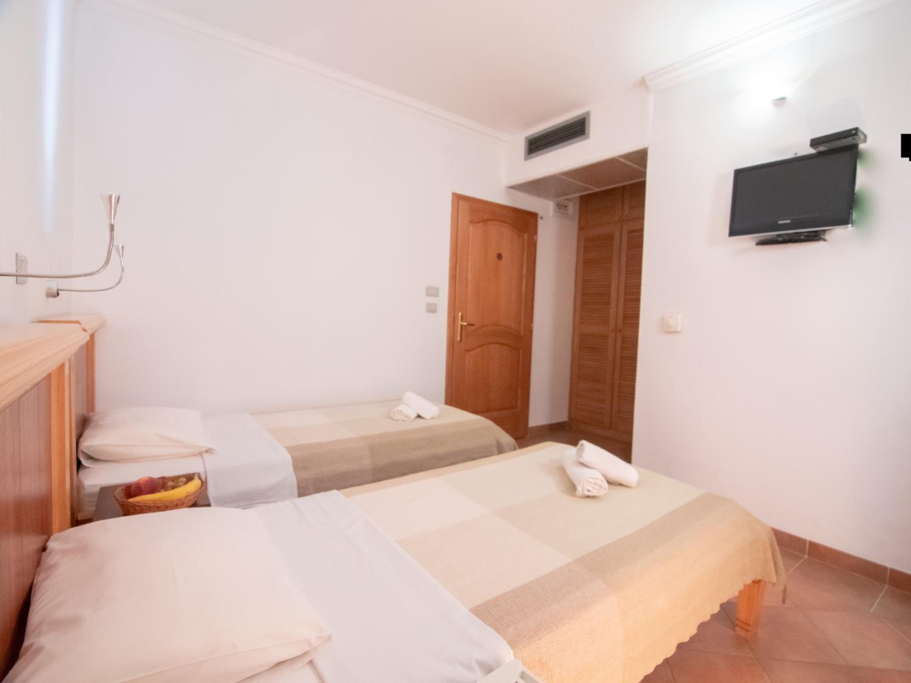 Standard Twin Room photo 3