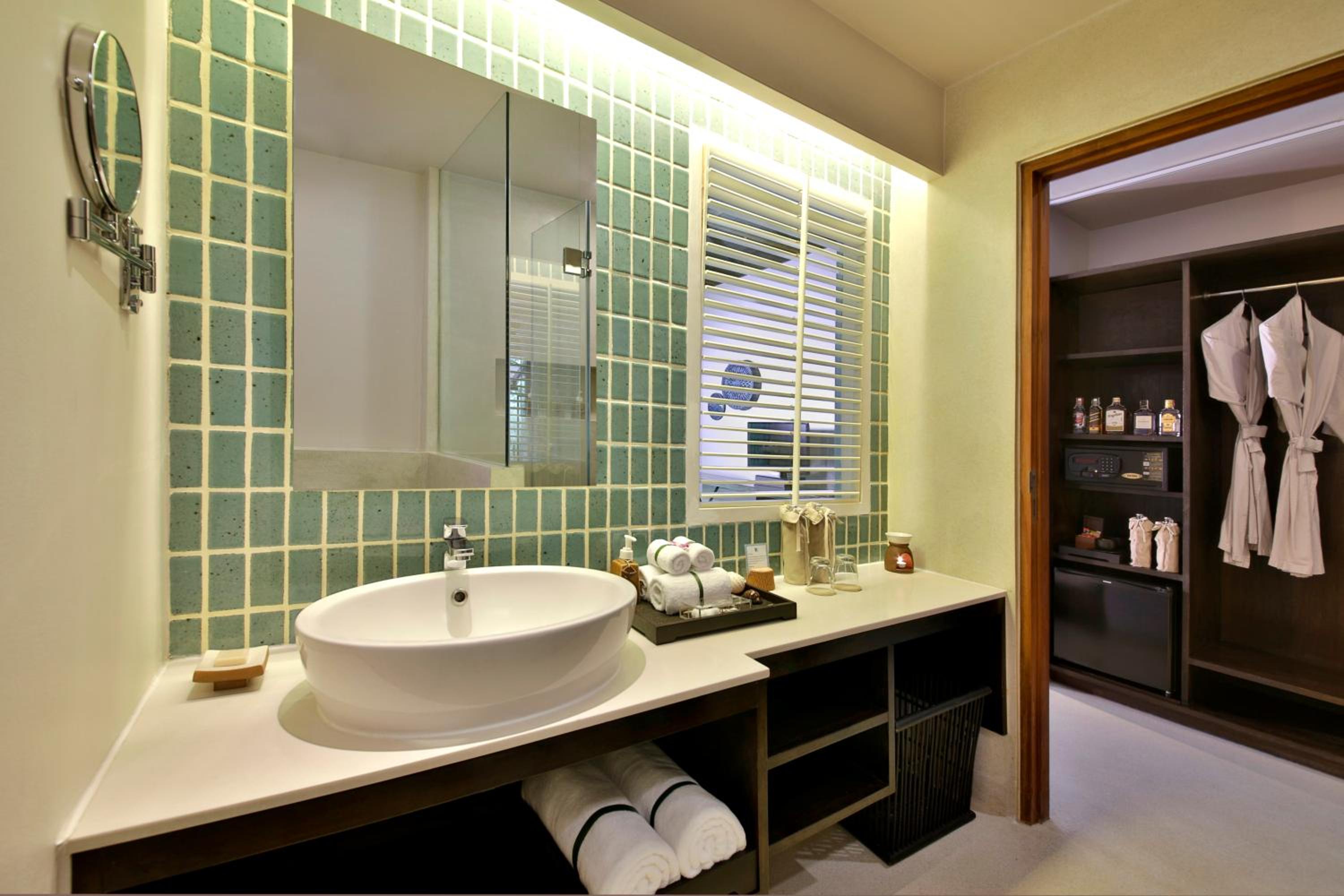 Deluxe King Room - Photo 3