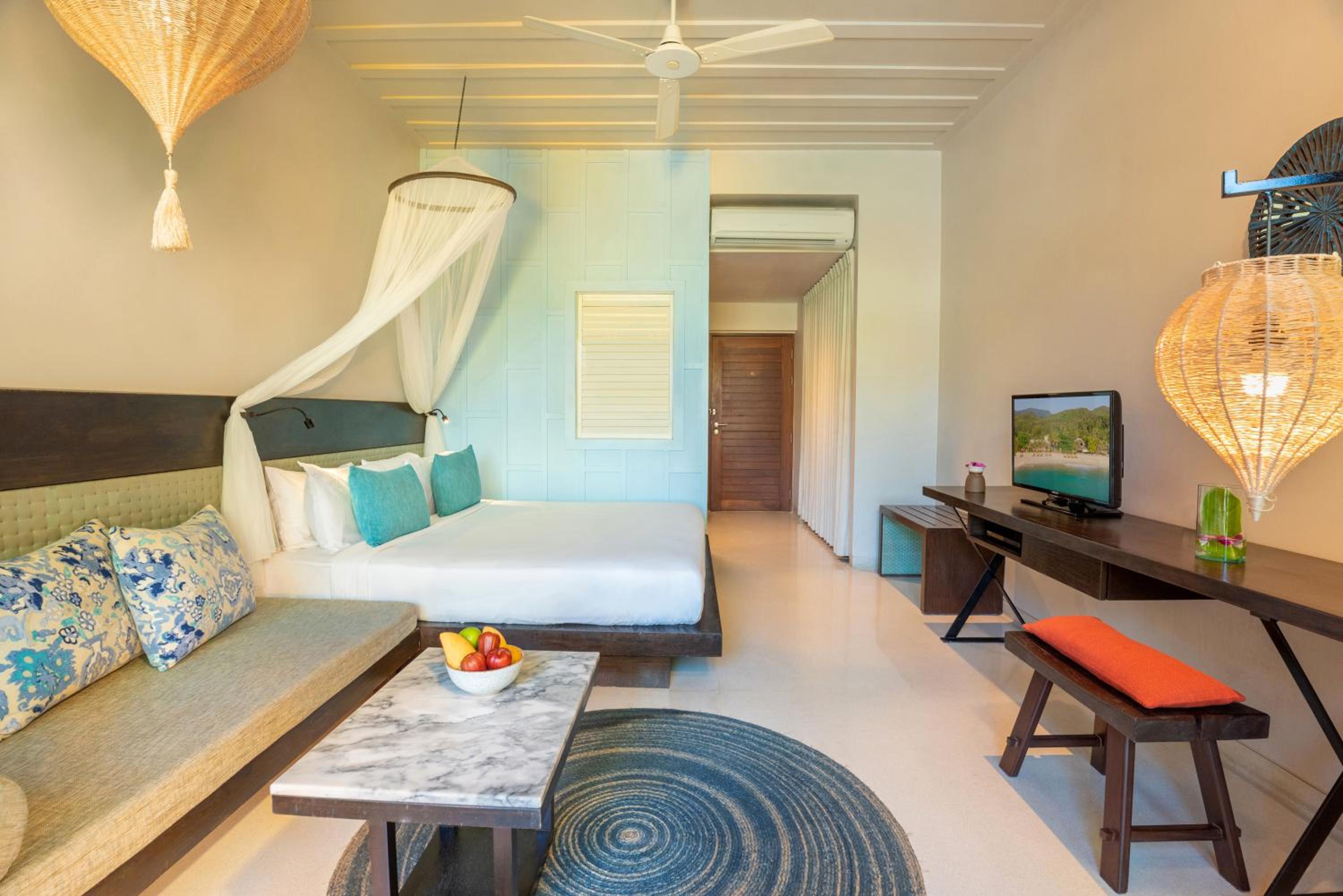 Deluxe King Room - Photo 2