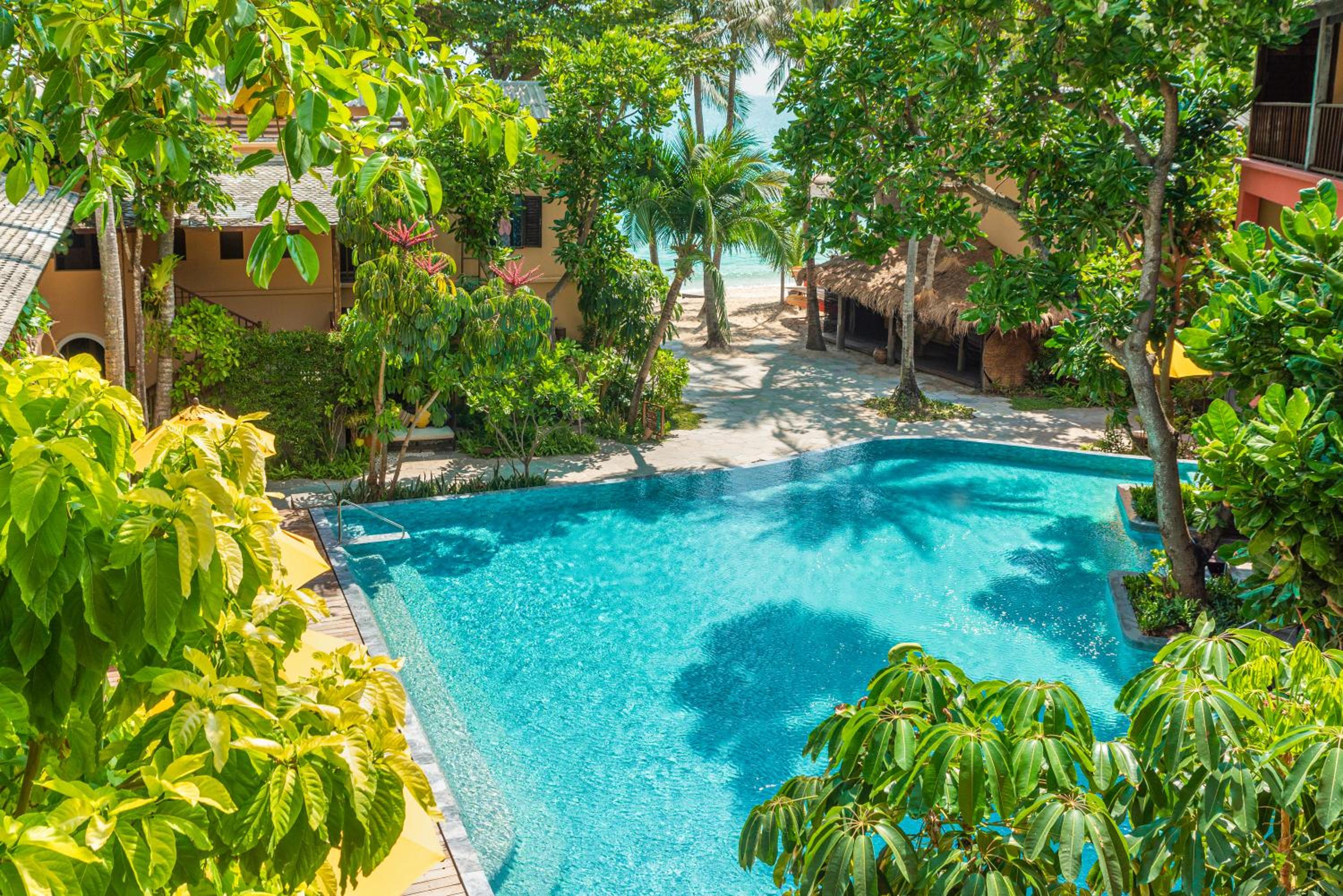 Deluxe King Room with Pool View - Photo 3
