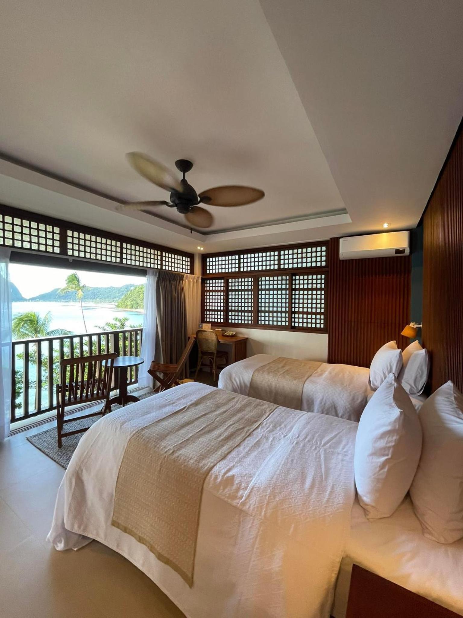 Deluxe Twin Room with Sea View photo 3