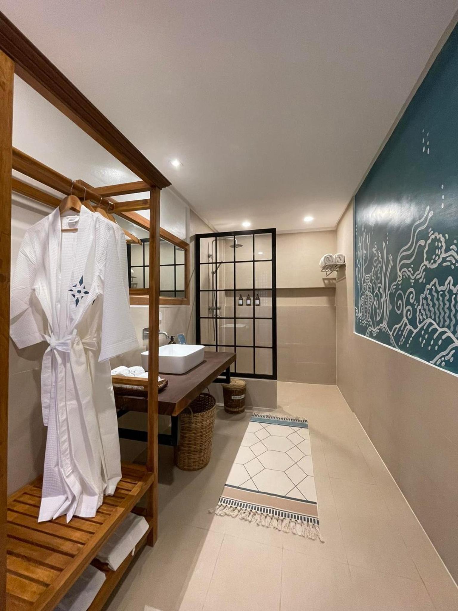 Deluxe Twin Room with Sea View photo 2
