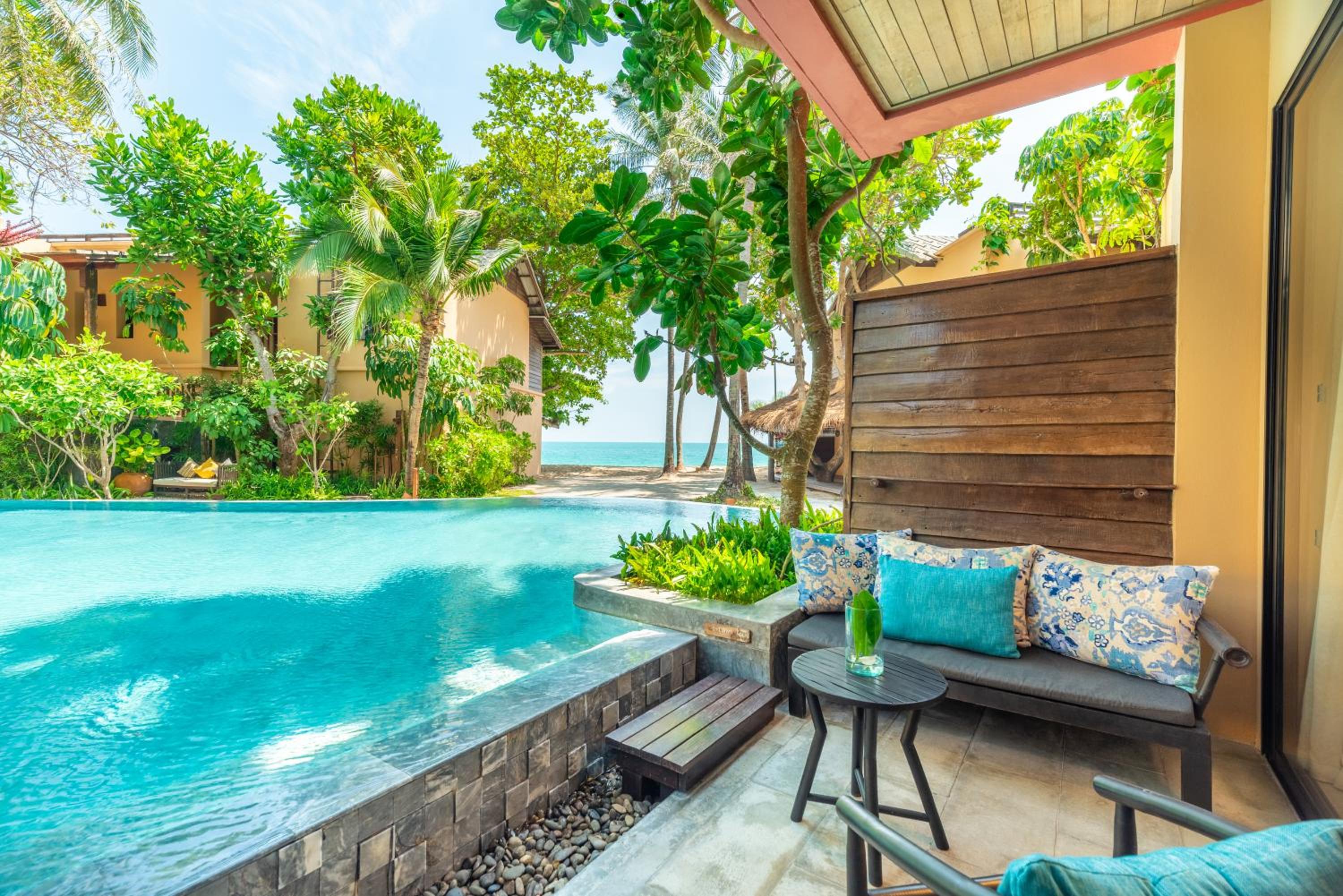 Deluxe Pool Access - Photo 5