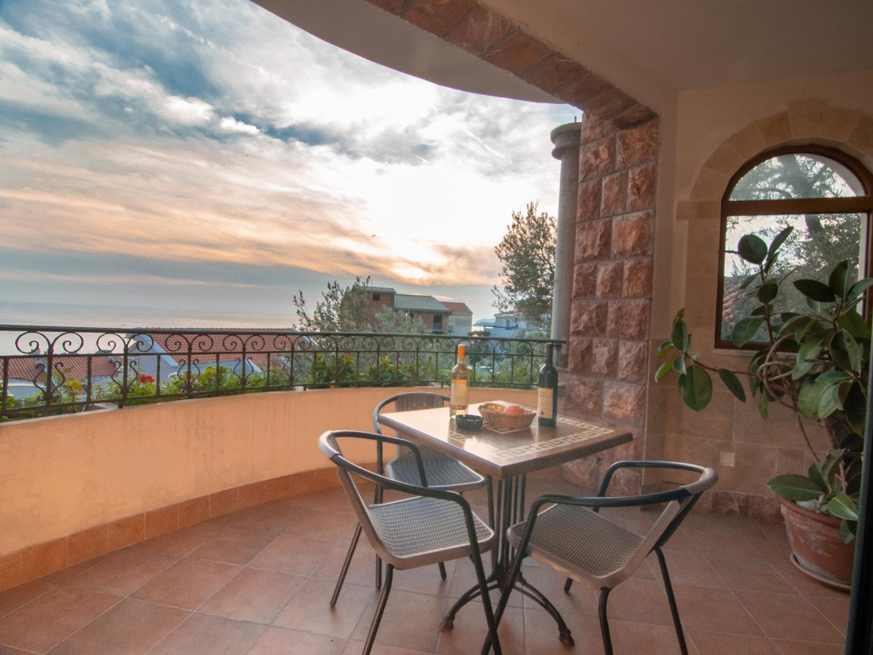 Triple Room with Pool View - Photo 3