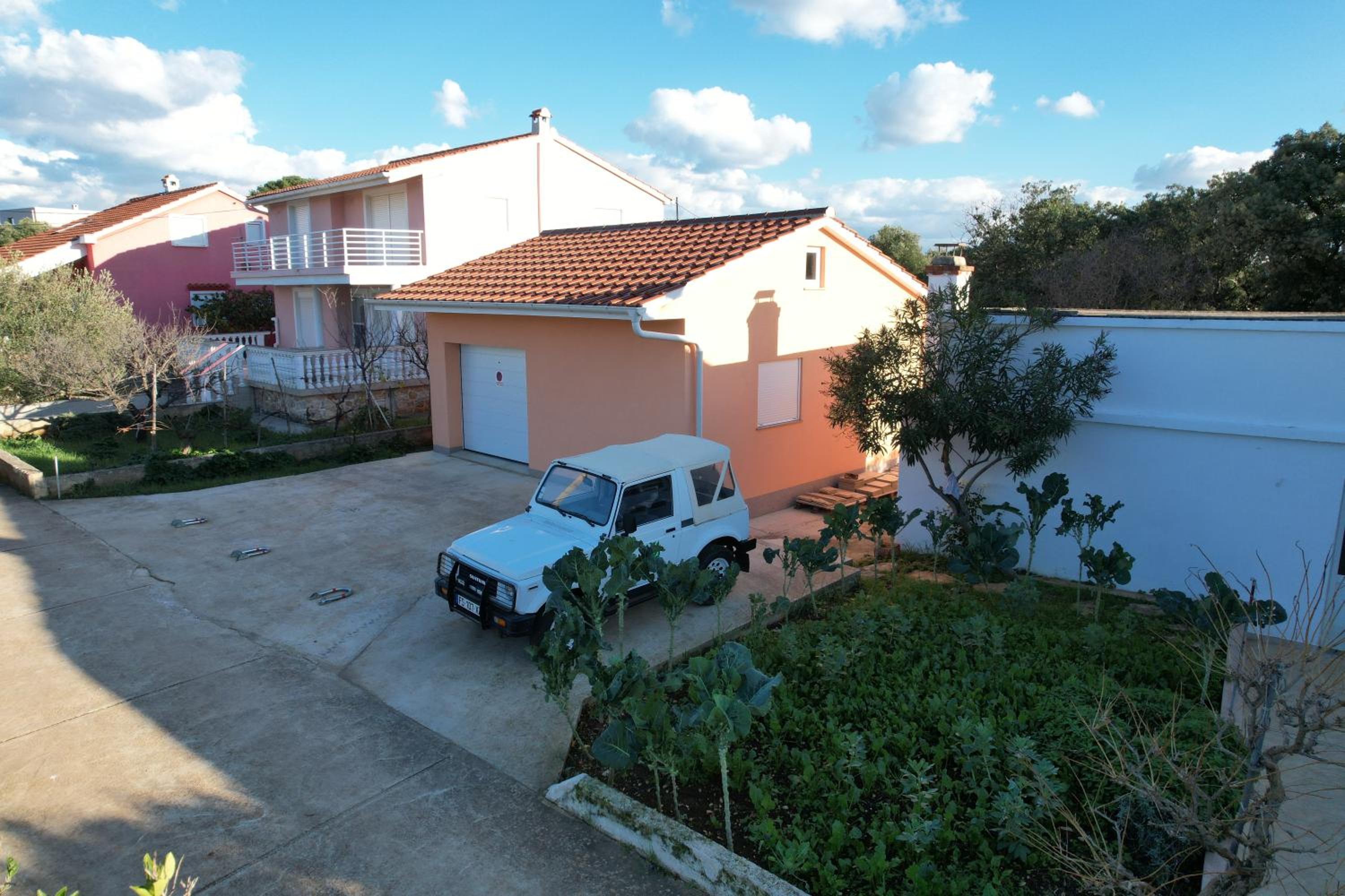 Four-Bedroom House photo 2