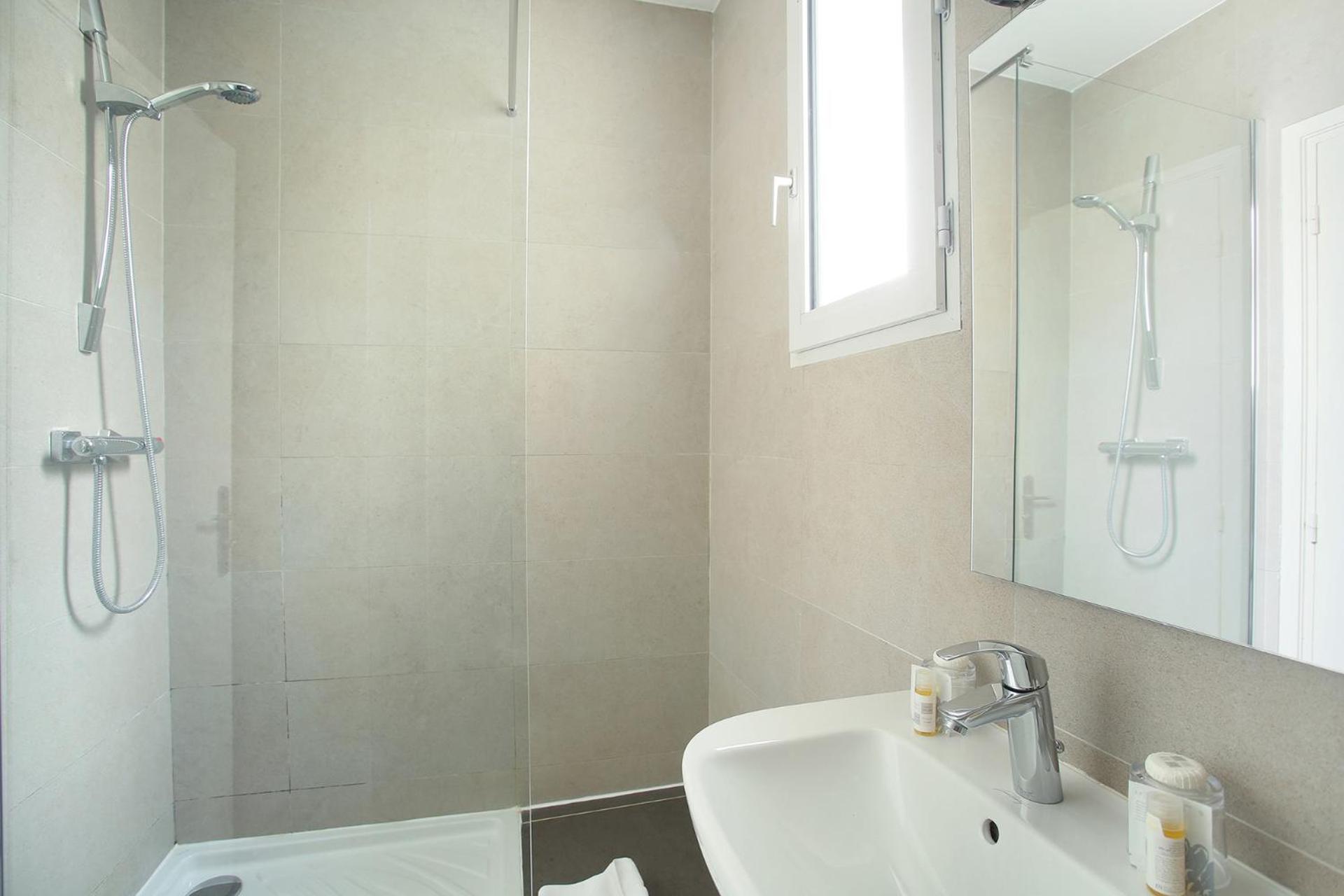 Double Room - Photo 6