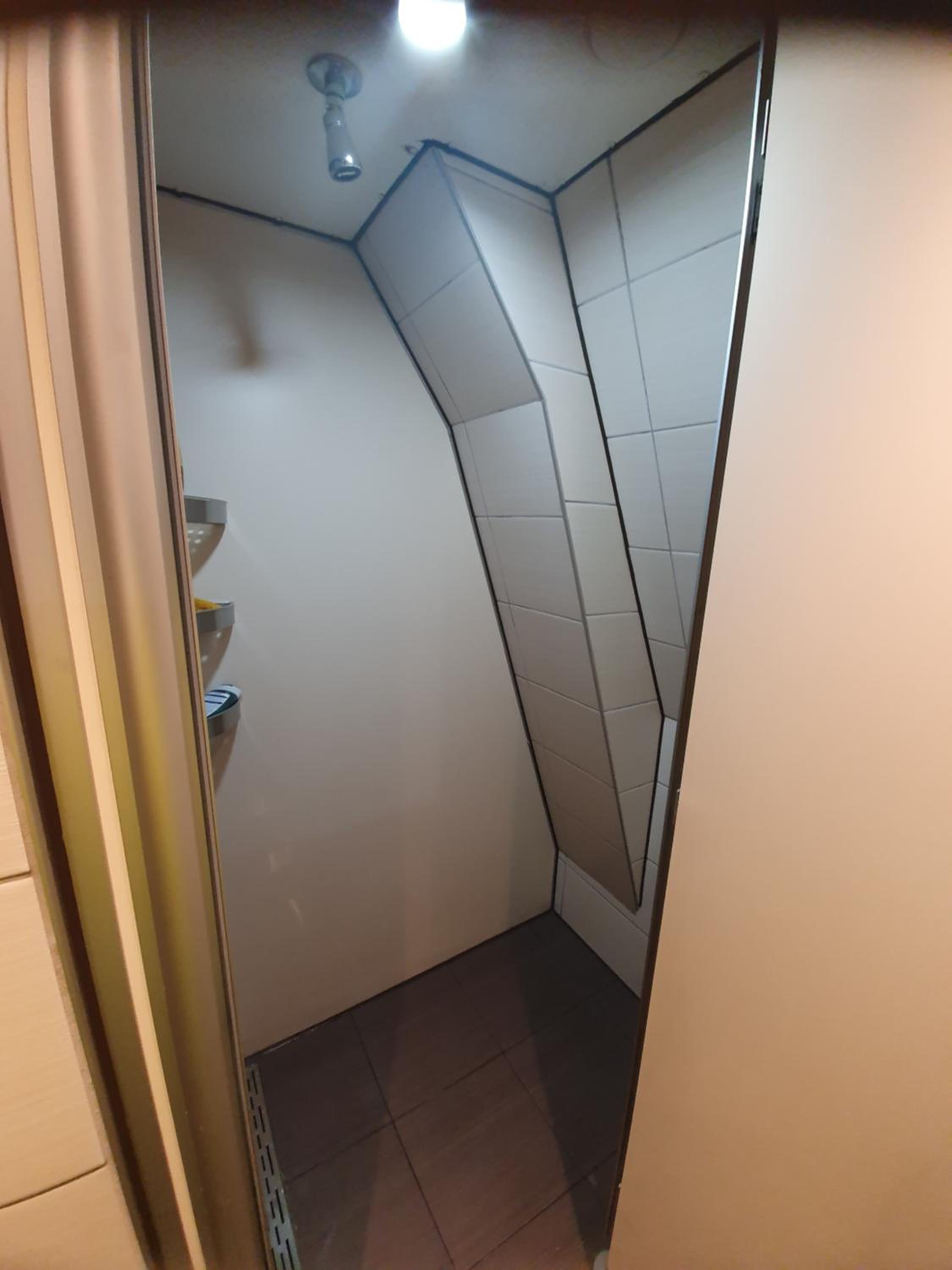 Family Room with Shared Bathroom photo 2