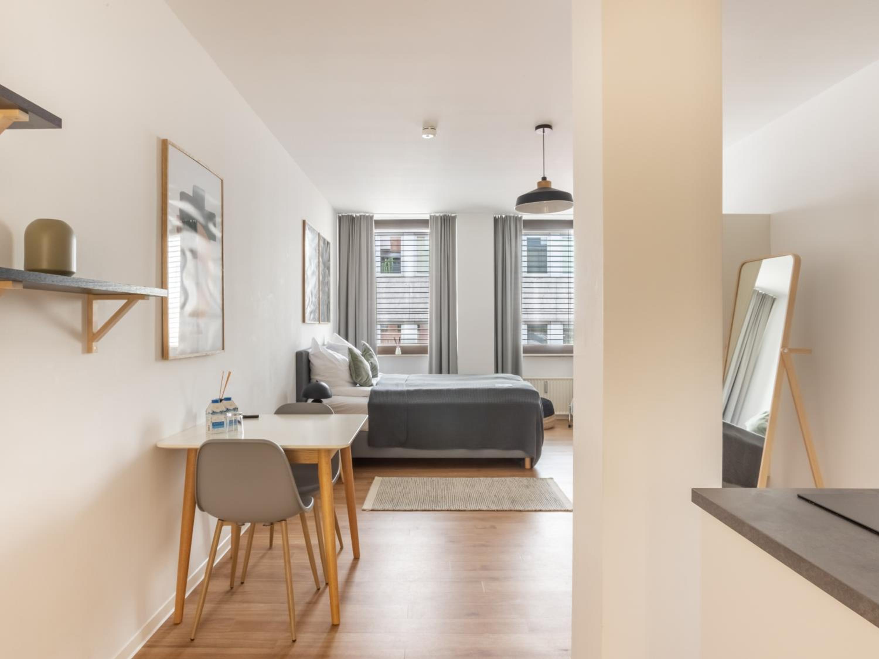 Suite L - Photo 3