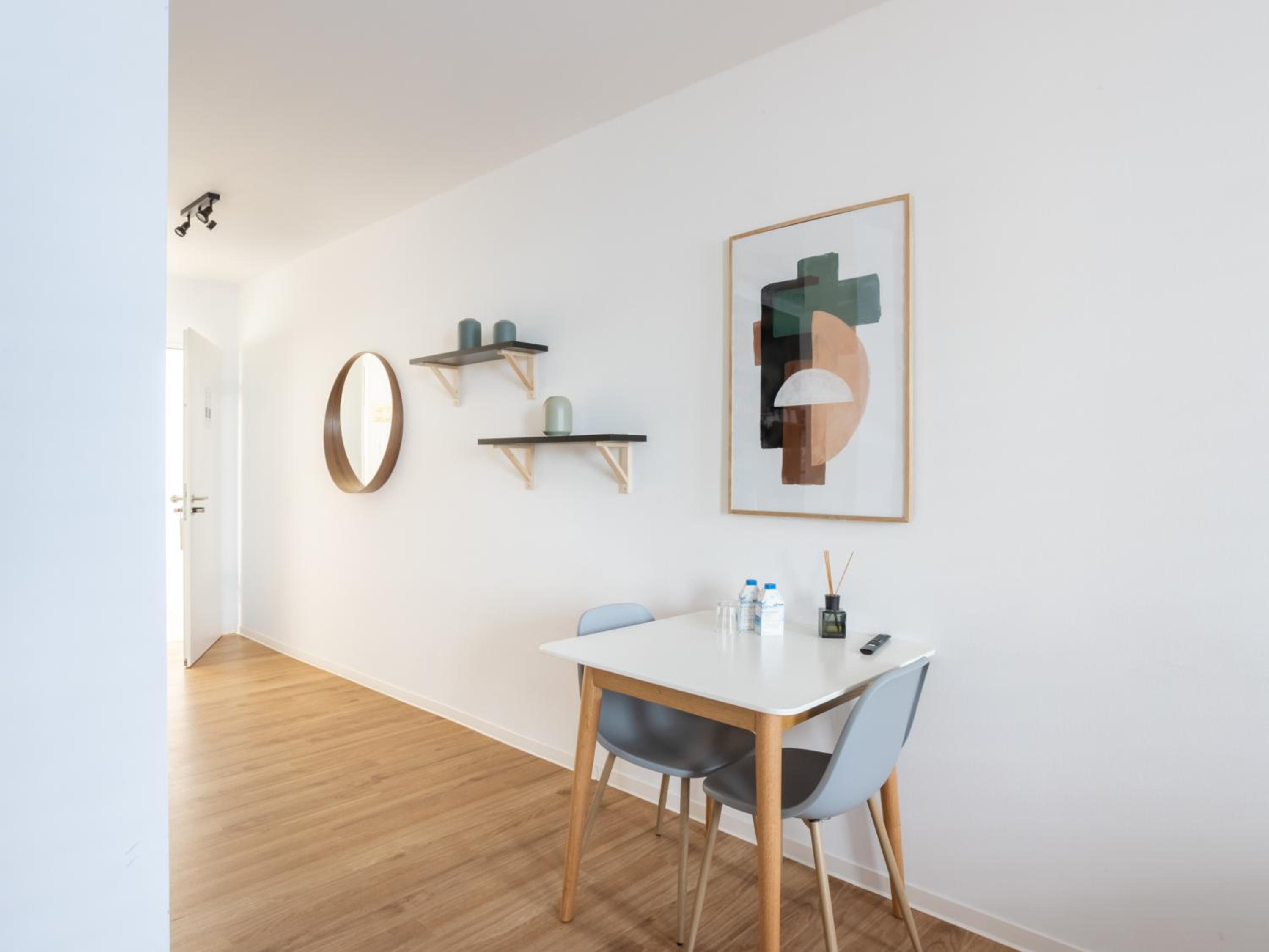Suite L - Photo 13