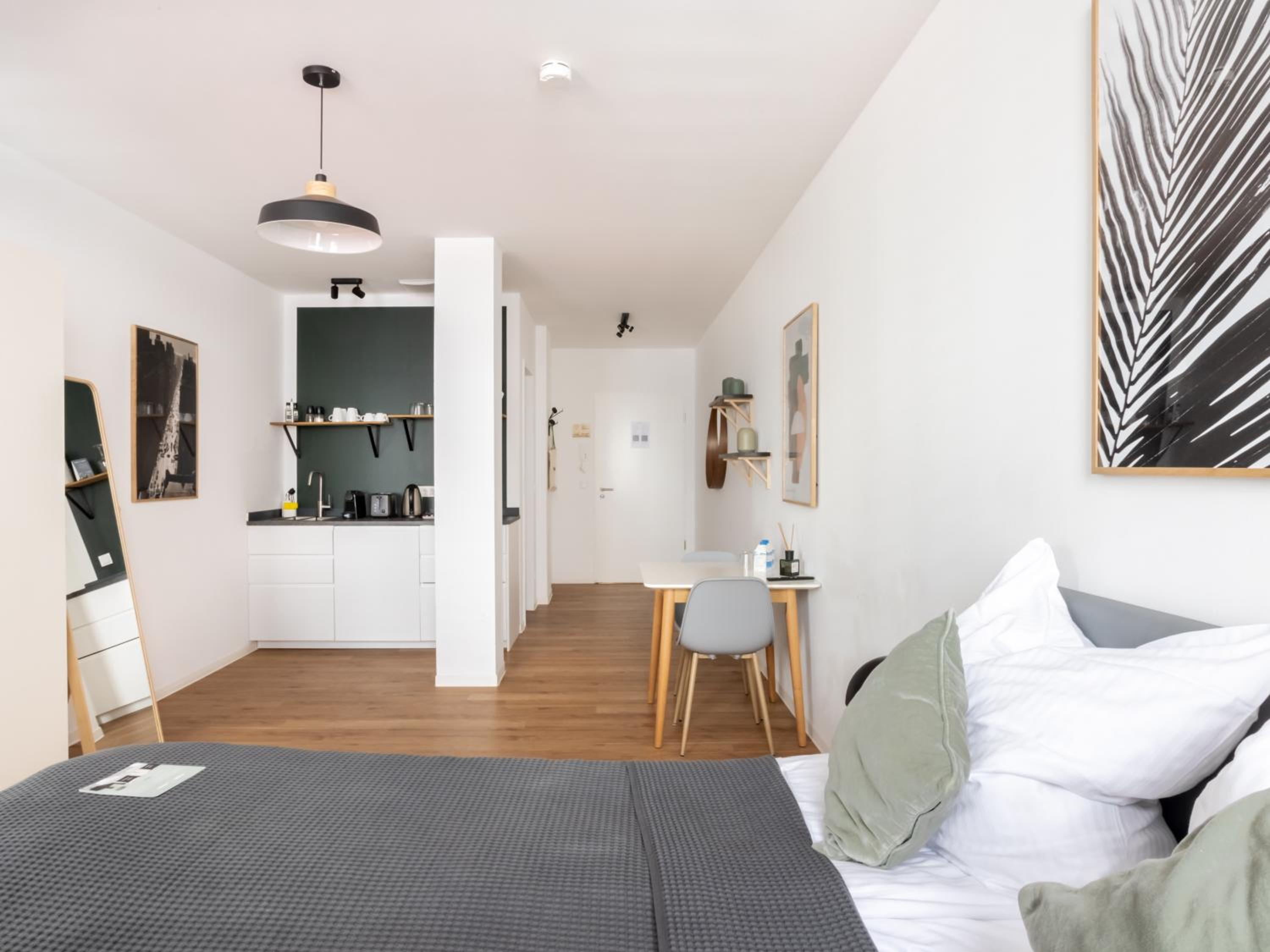 Suite L - Photo 11