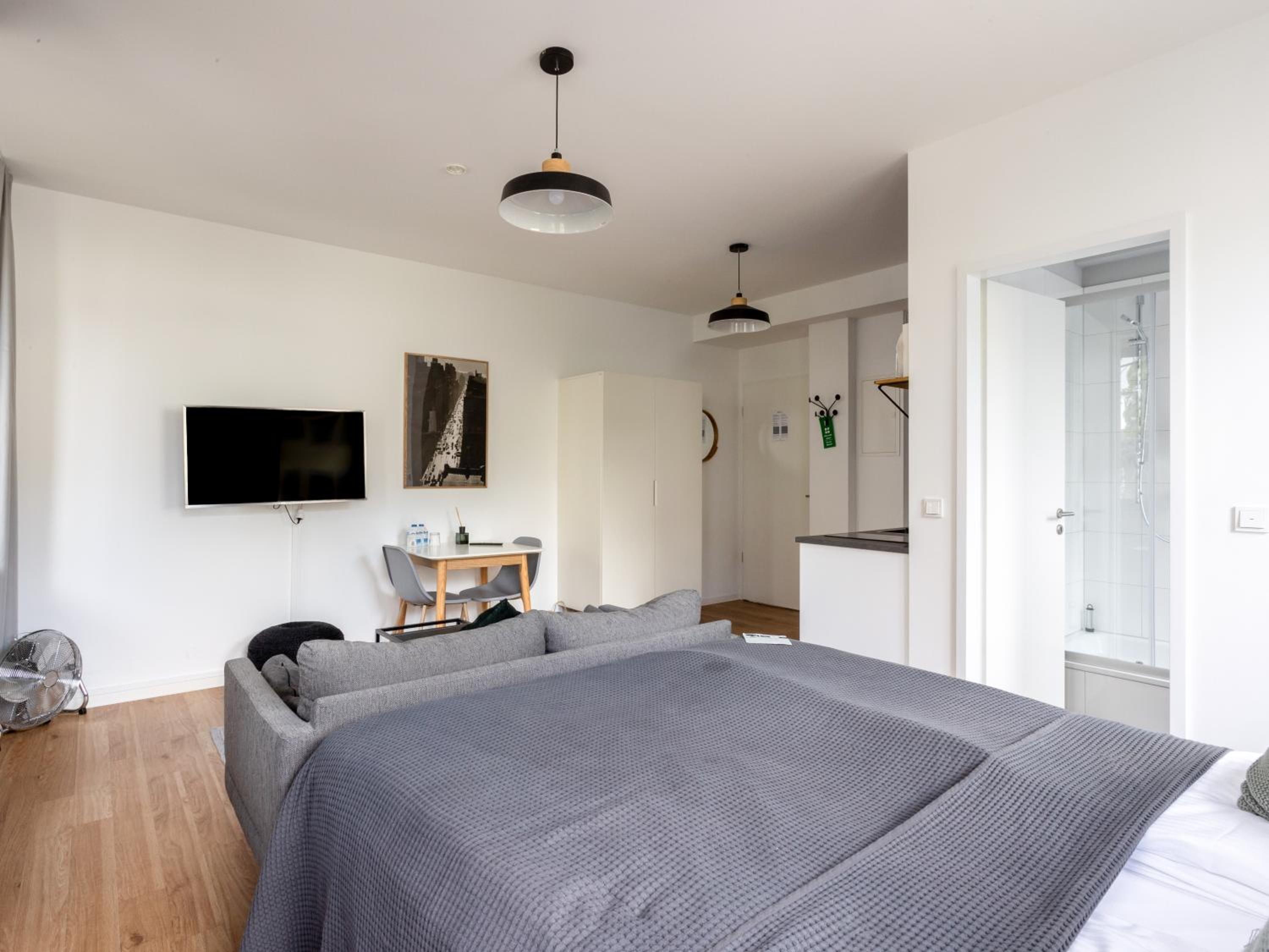 Suite L - Photo 4