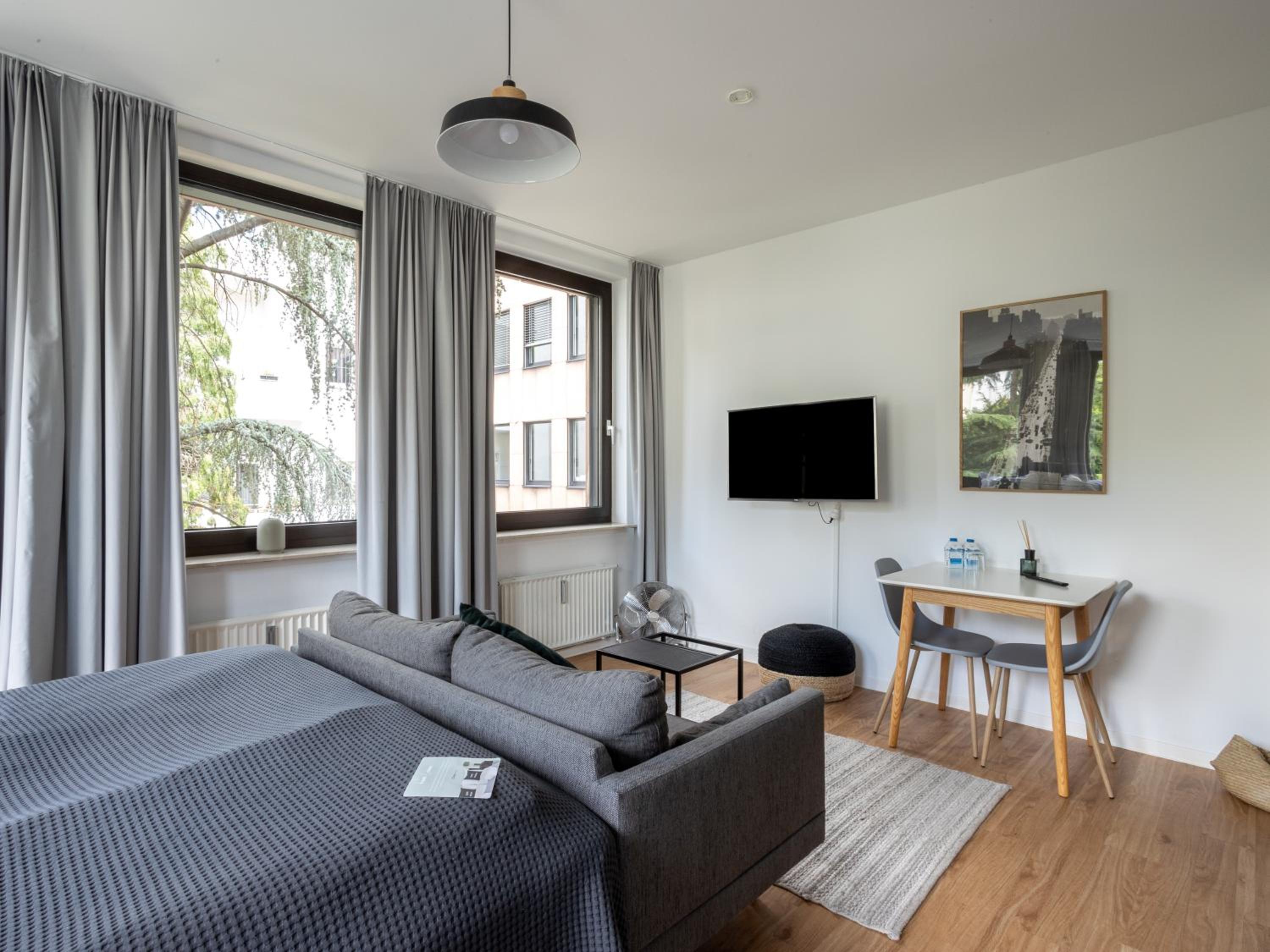 Suite L - Photo 2