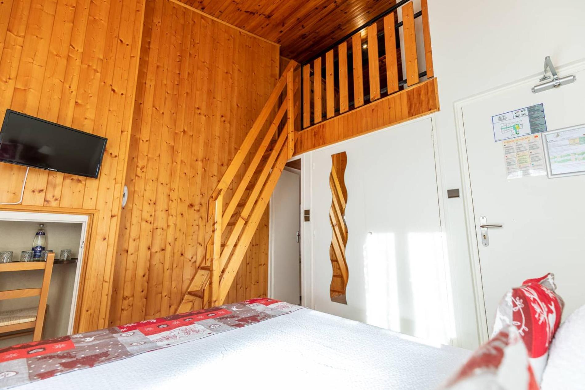 Duplex Quadruple Room - Photo 3