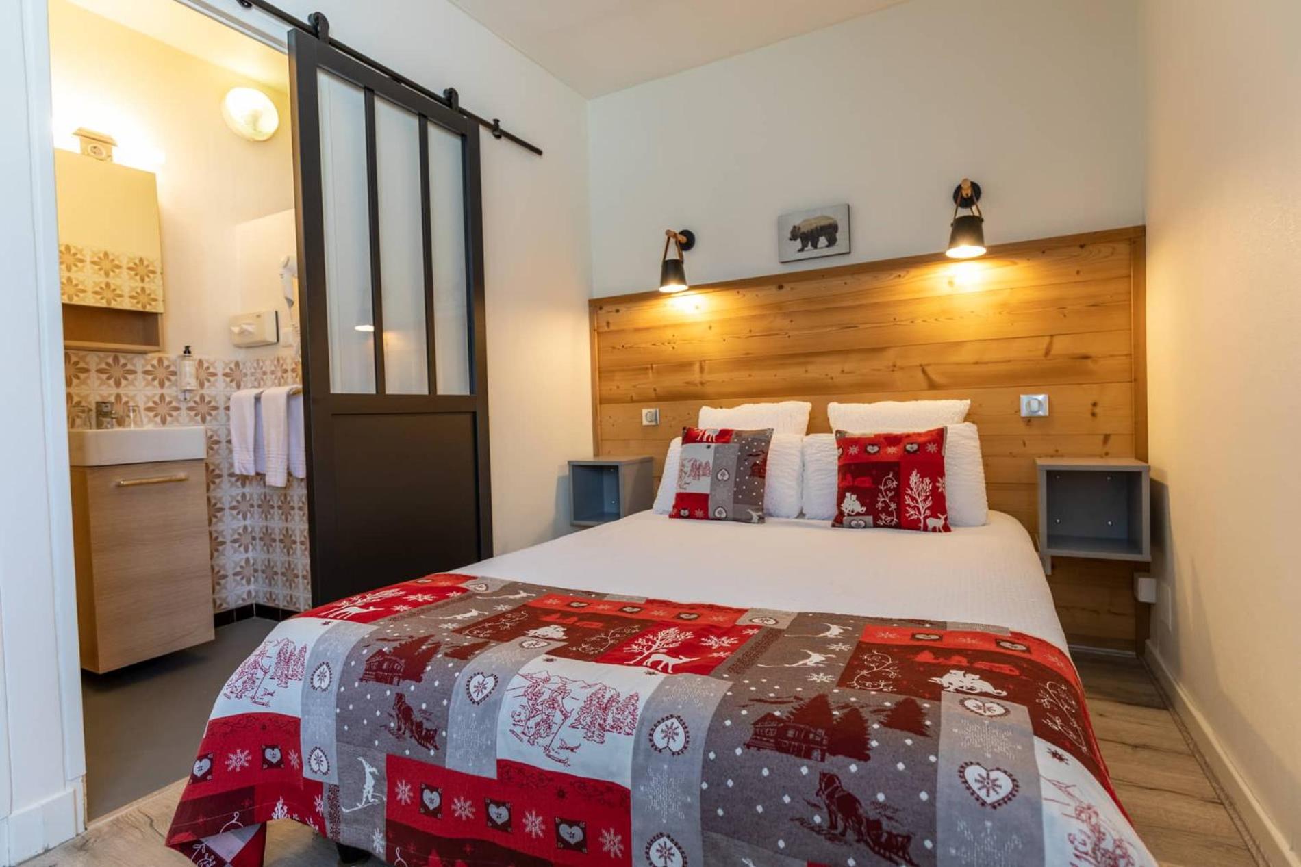 Standard Double Room - Photo 3