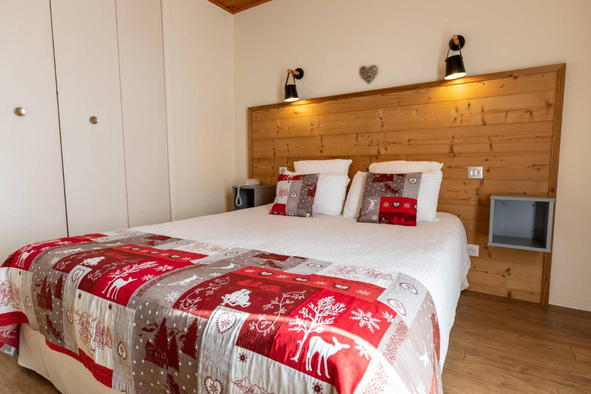 Large Double Room - Photo 1