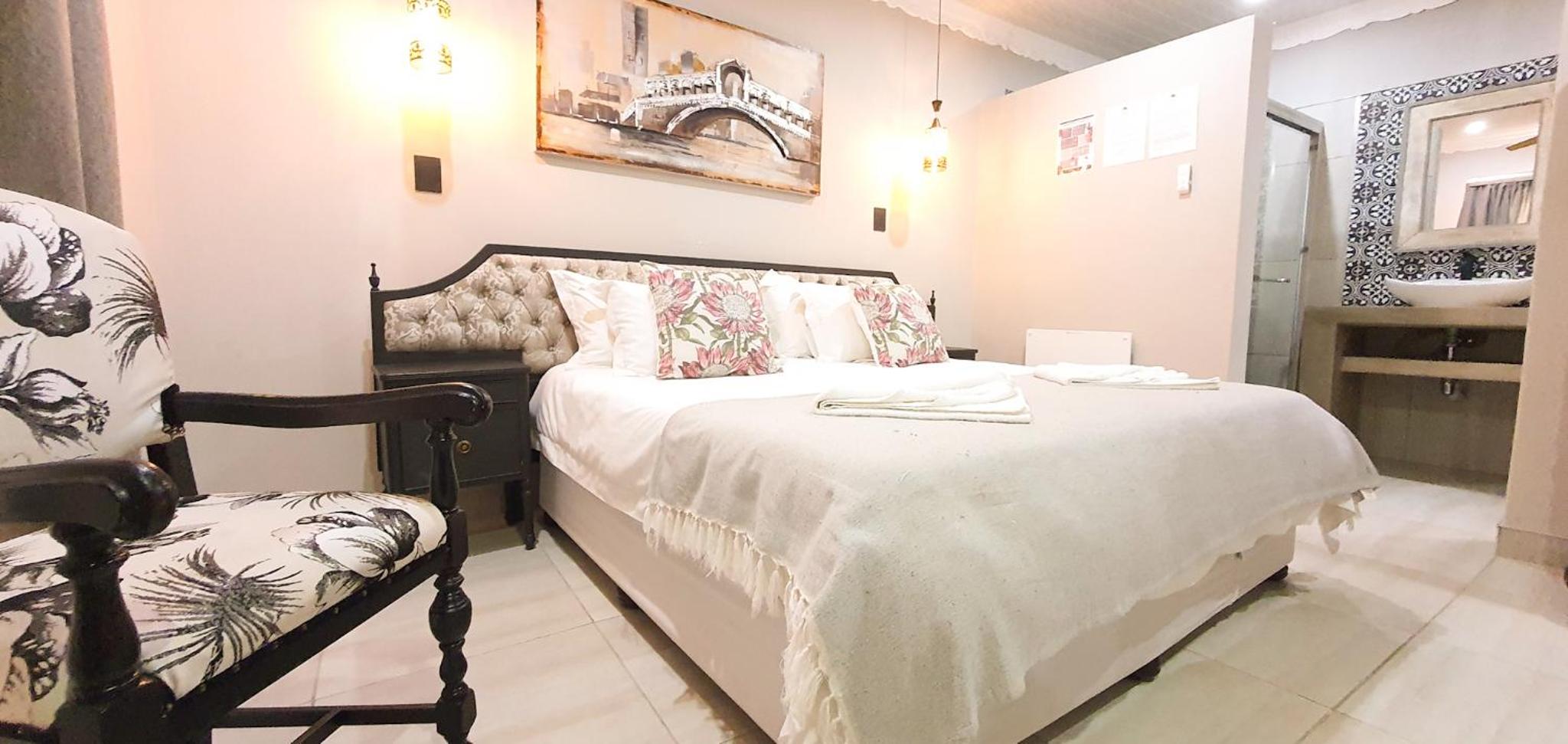 Standard King Room photo 3