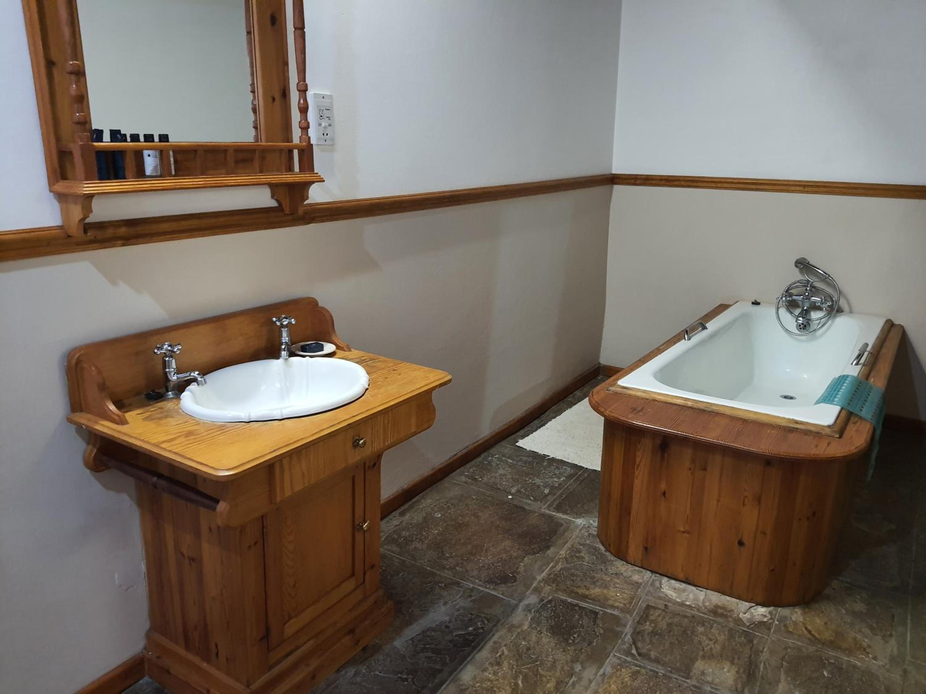 Deluxe Double Room (3 Adults)  - Photo 2