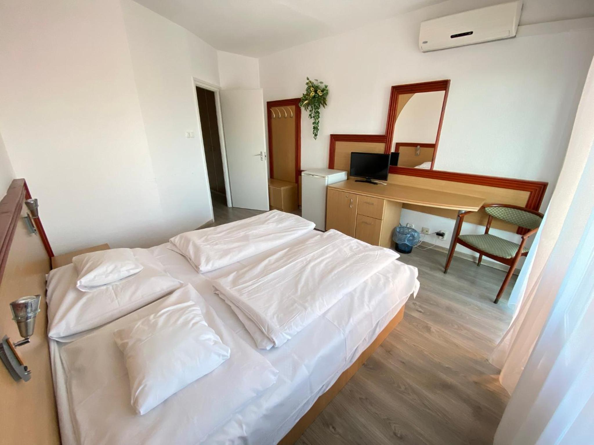 Superior Double or Twin Room - Photo 1