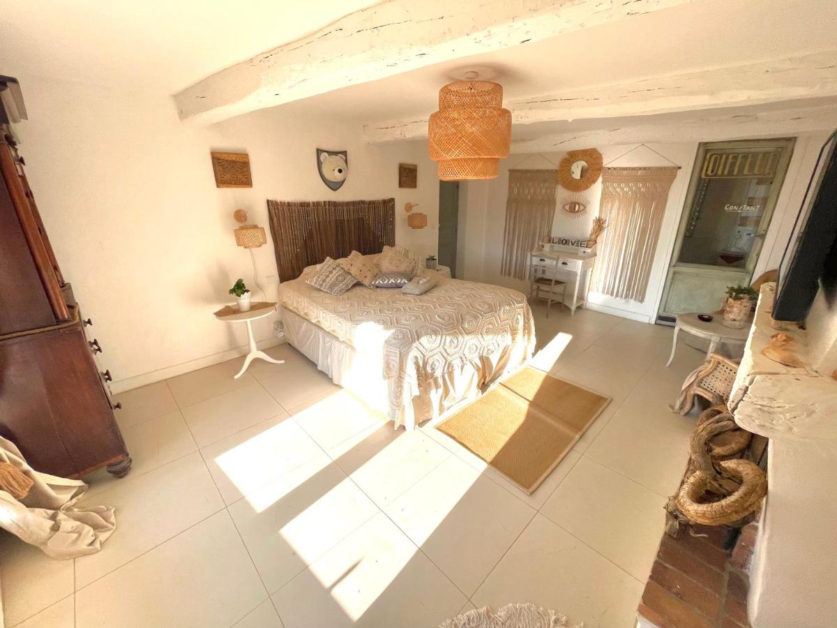 King Suite with Balcony photo 2