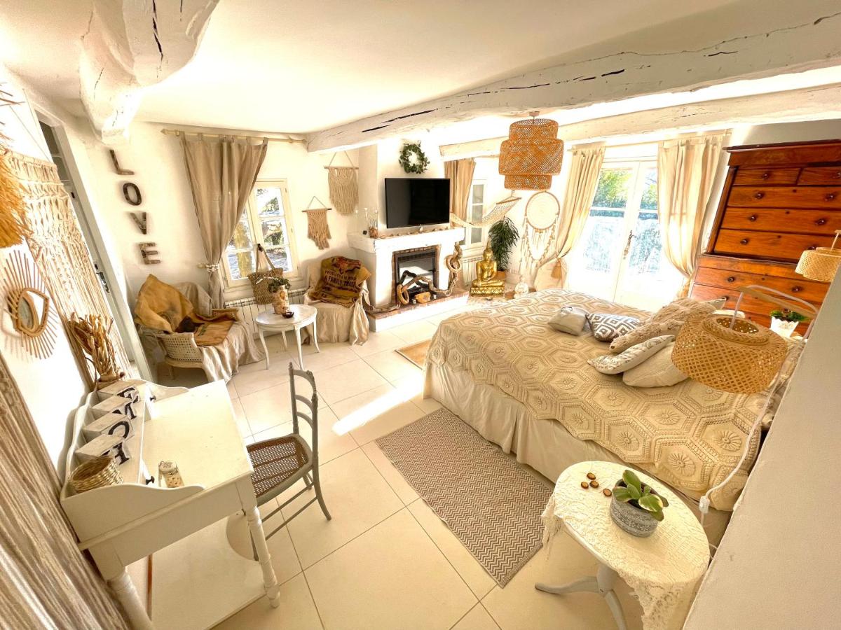 King Suite with Balcony photo 3