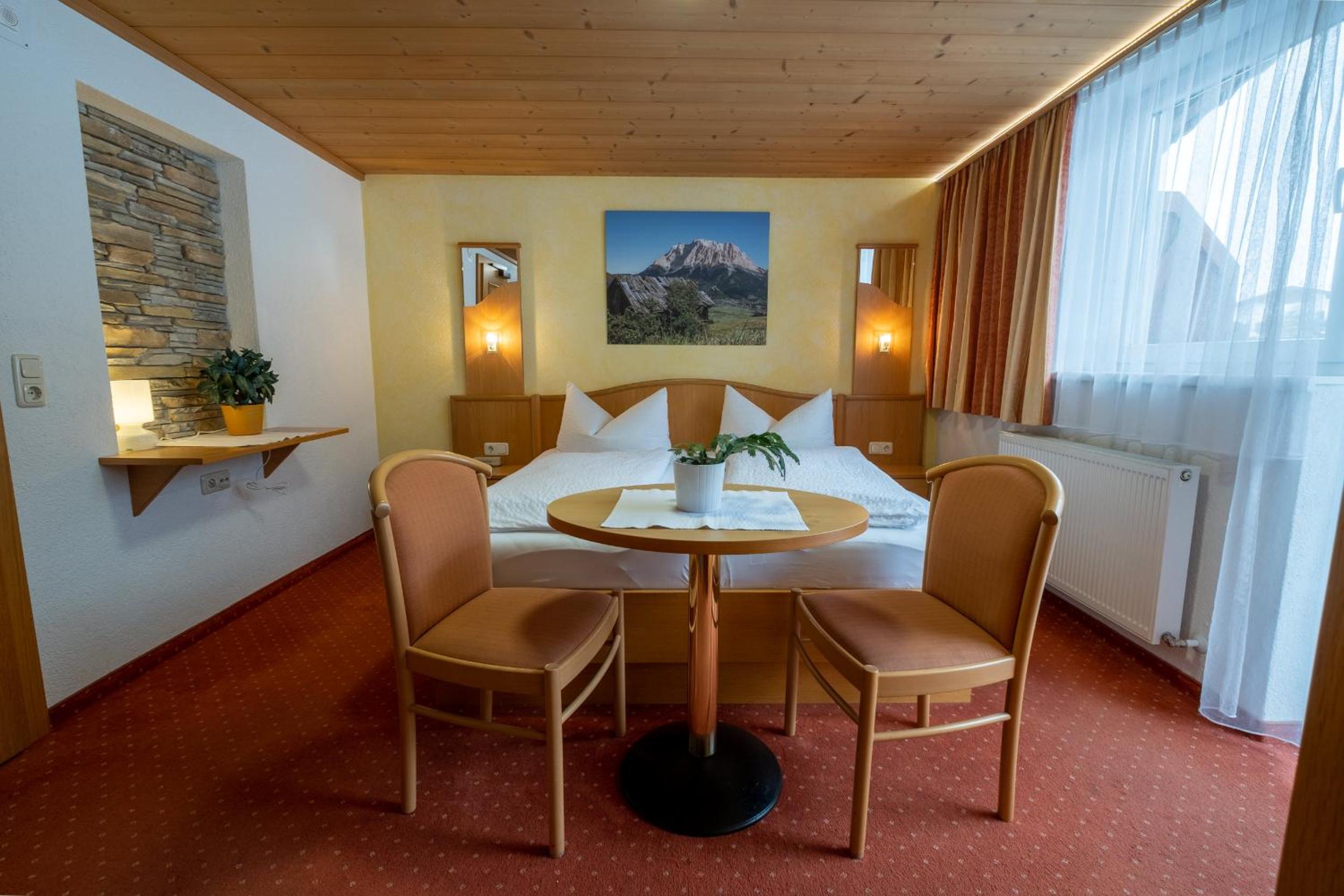 Double Room with Balcony - Photo 1
