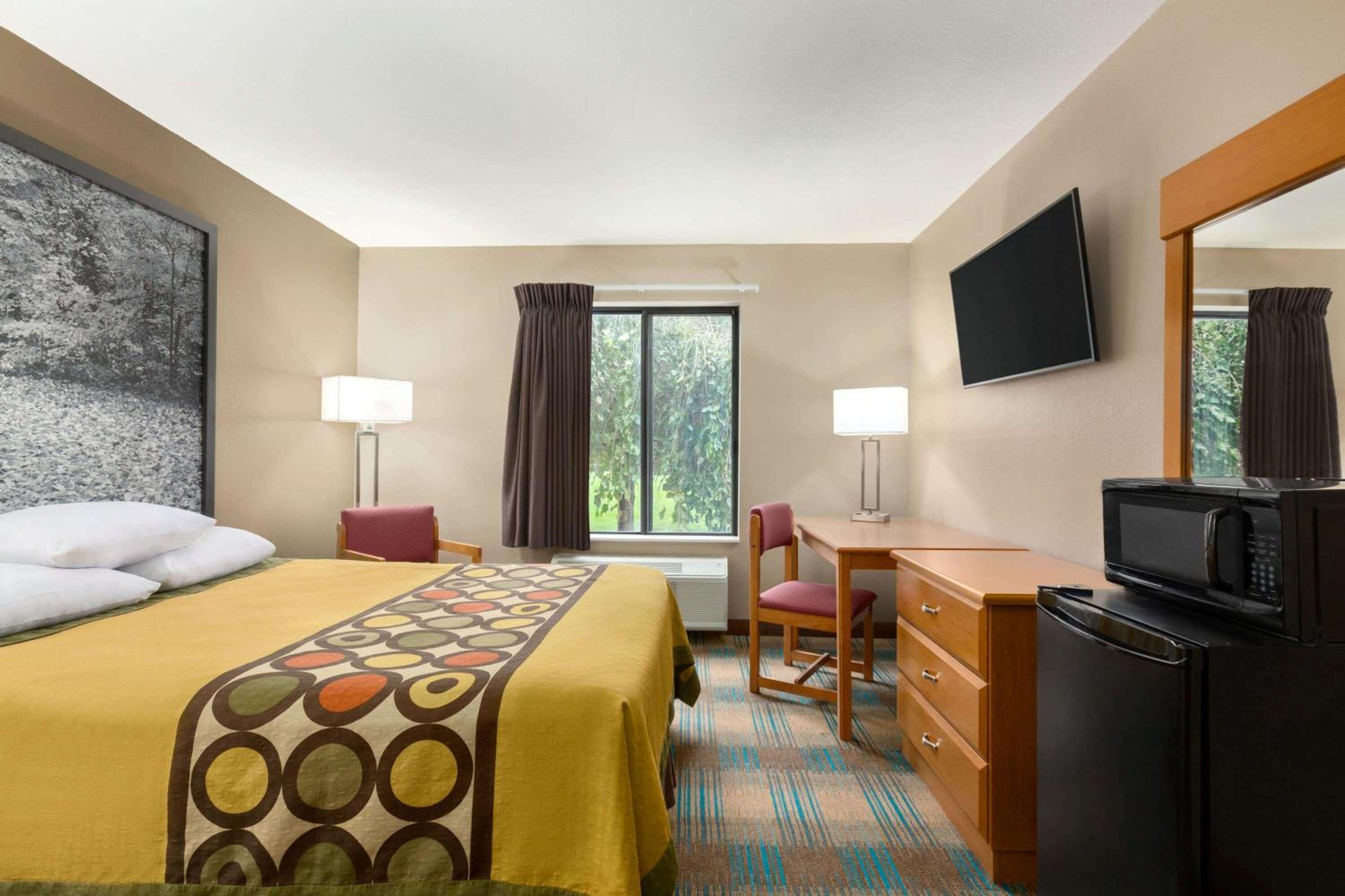 Queen Room photo 1